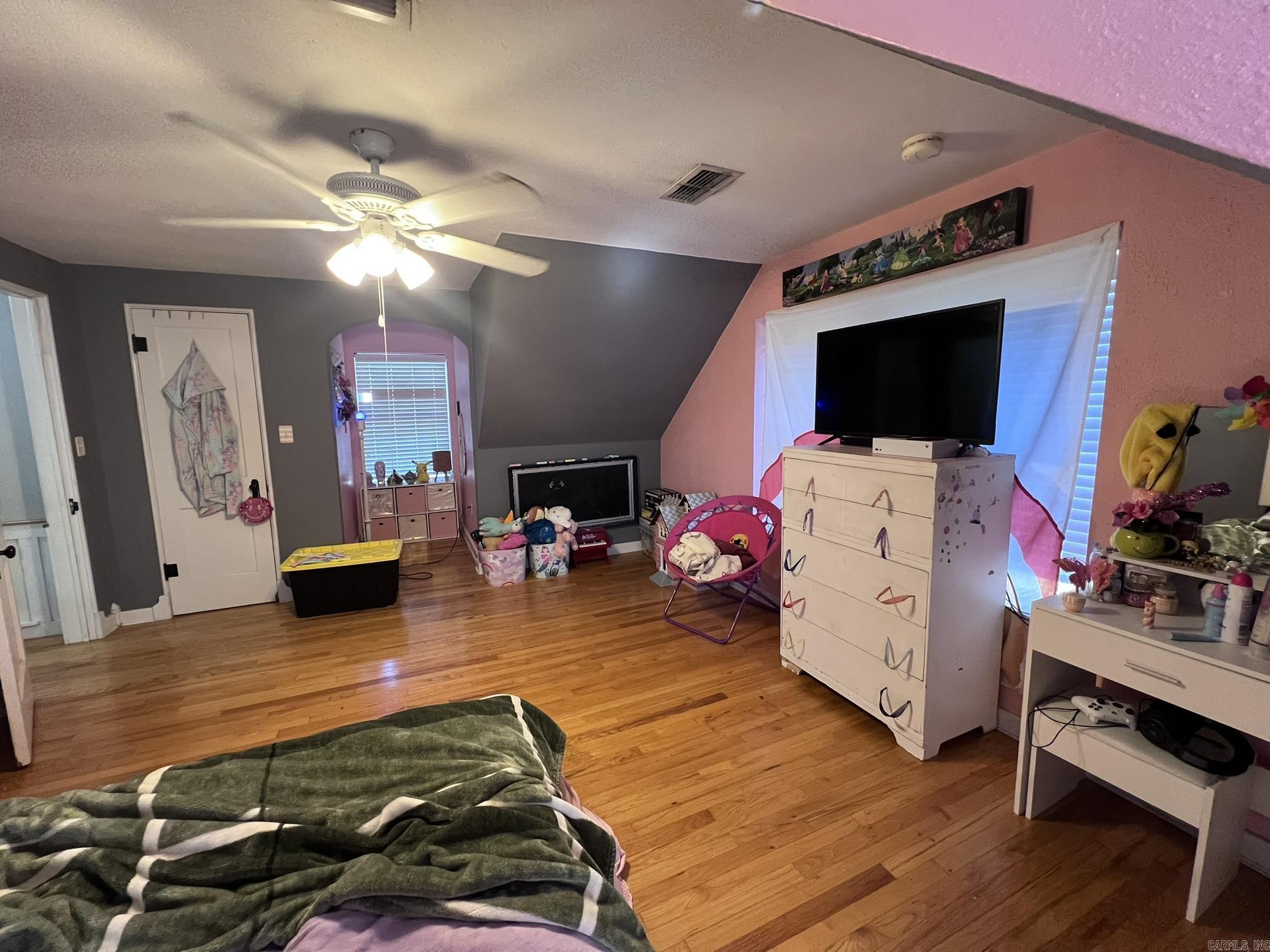 1405 Hickory Ave Mena, AR 71953