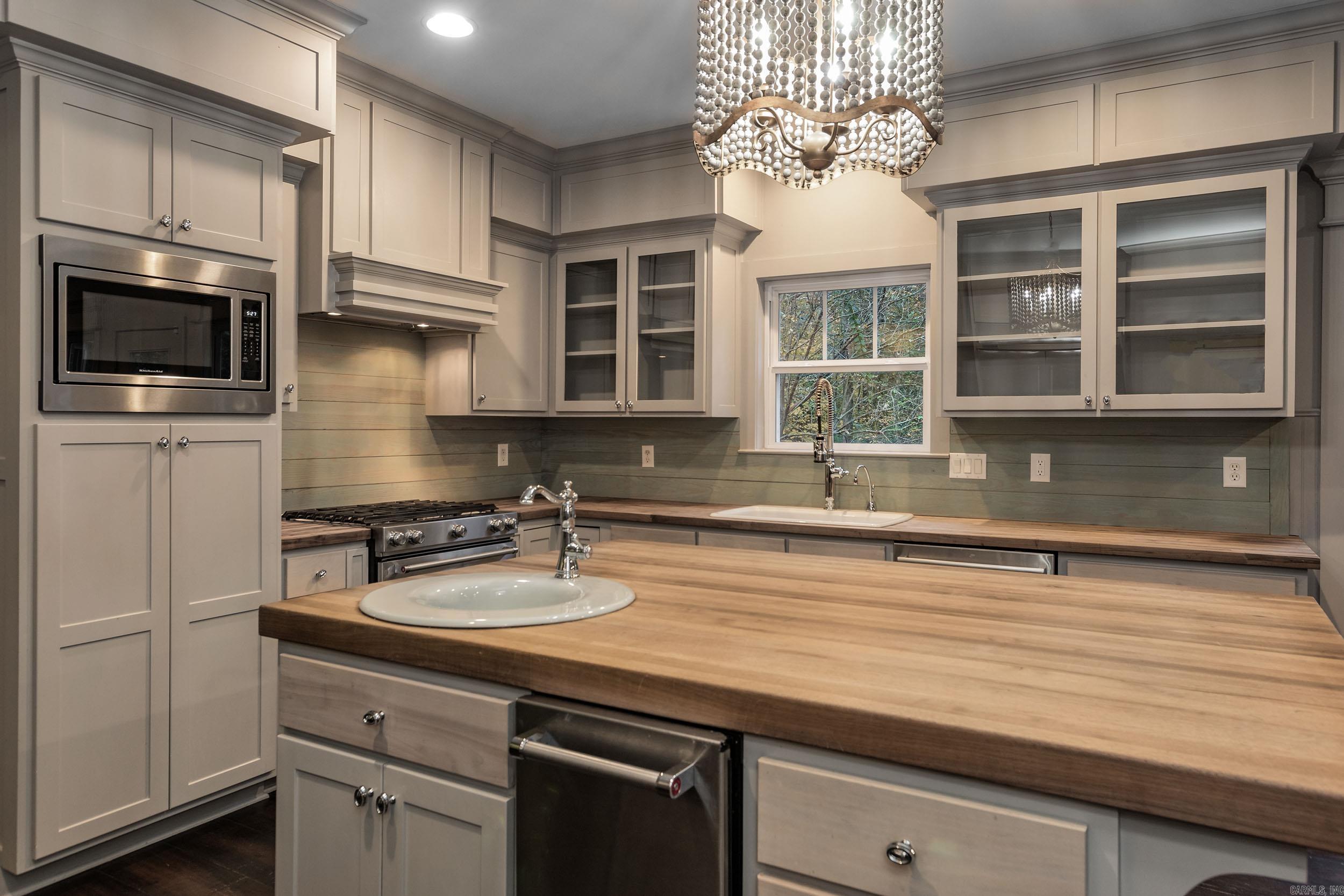 54 Commentry Dr  Little Rock, AR