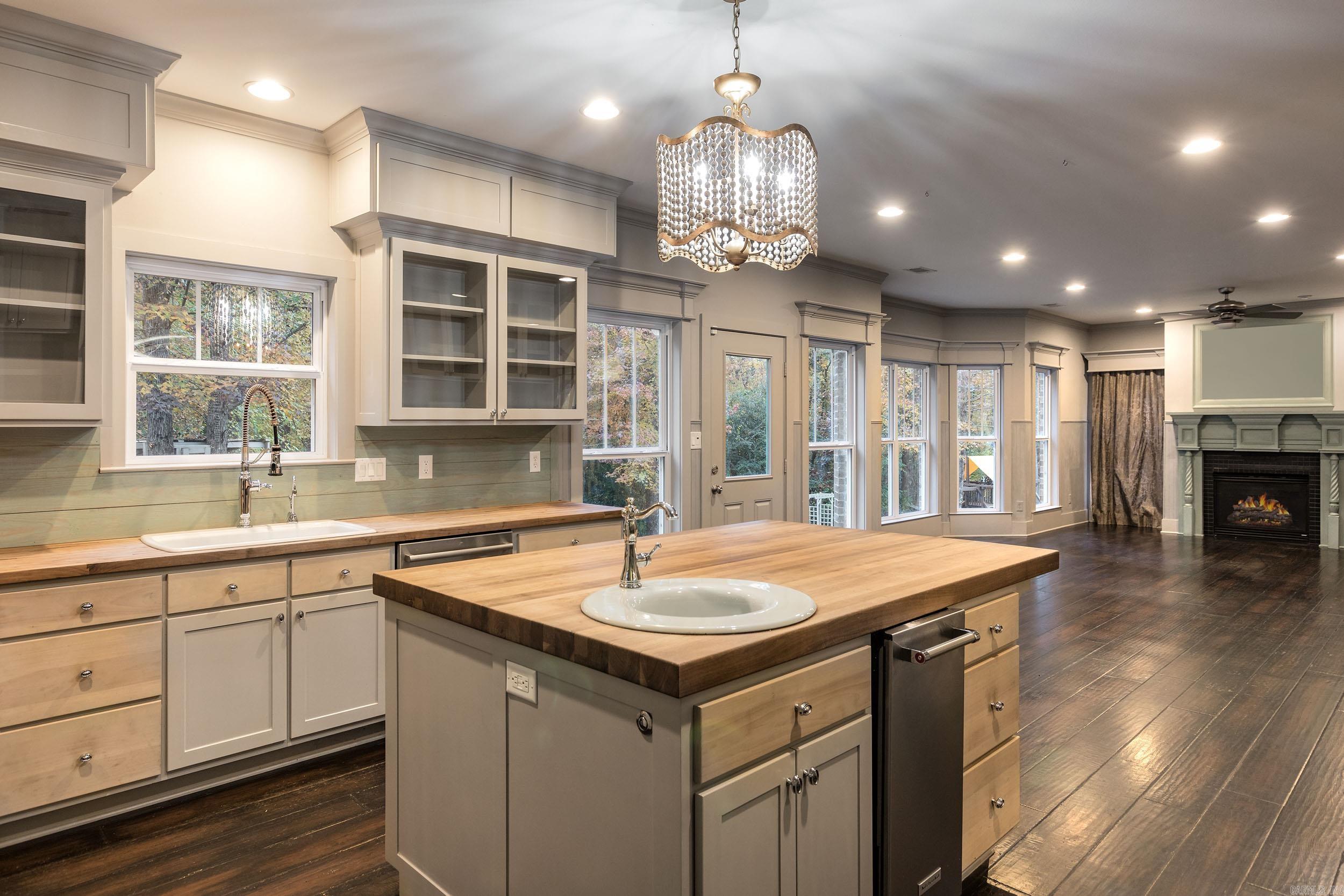 54 Commentry Dr  Little Rock, AR