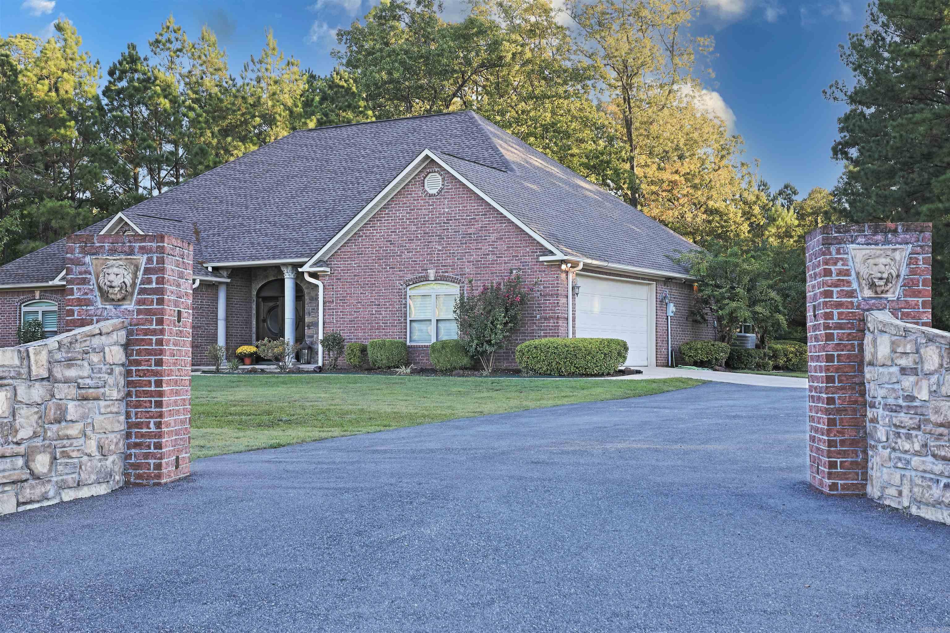 13211 DOLLARWAY RD White Hall, AR 71602