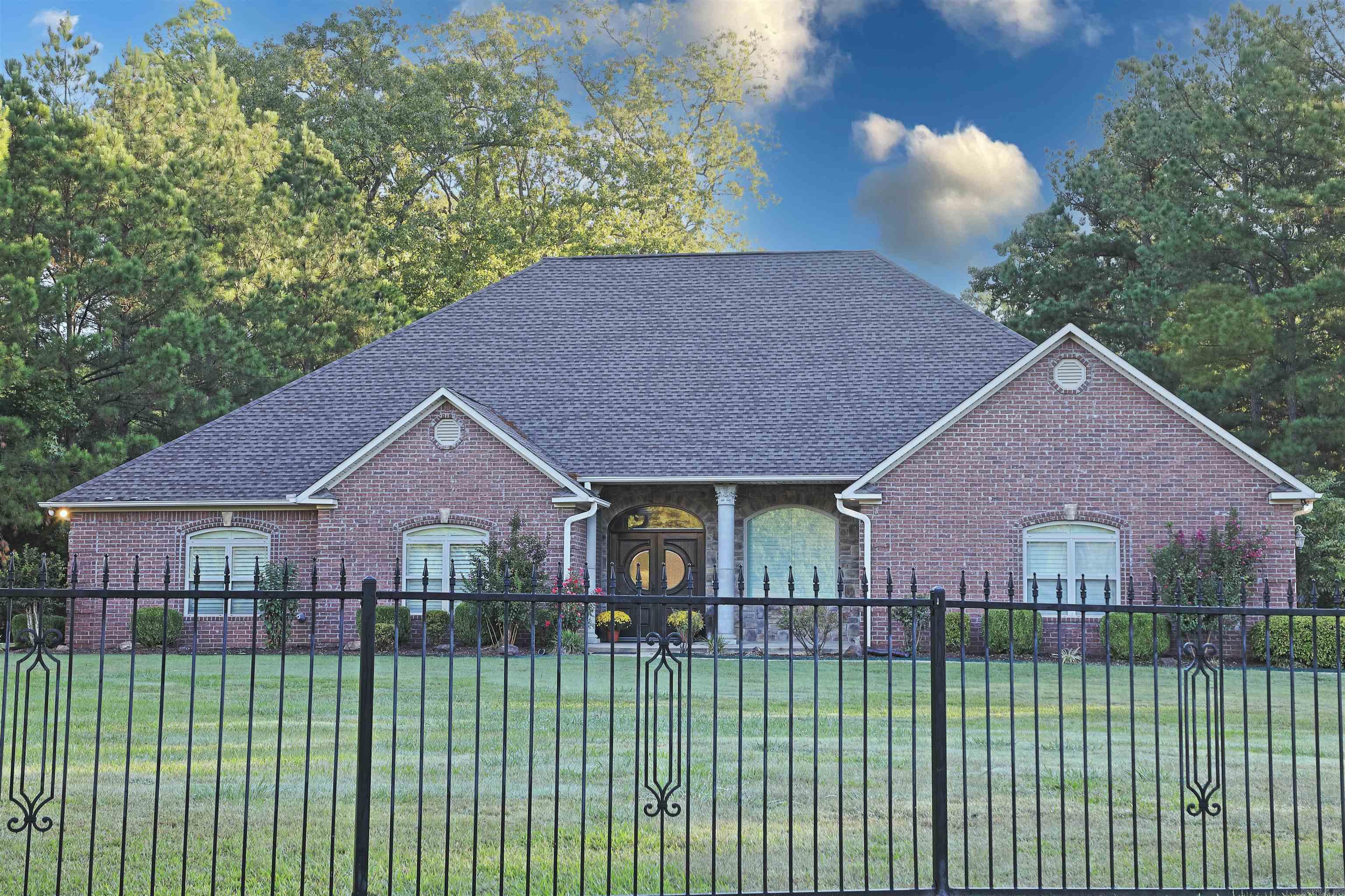 13211 DOLLARWAY RD White Hall, AR 71602