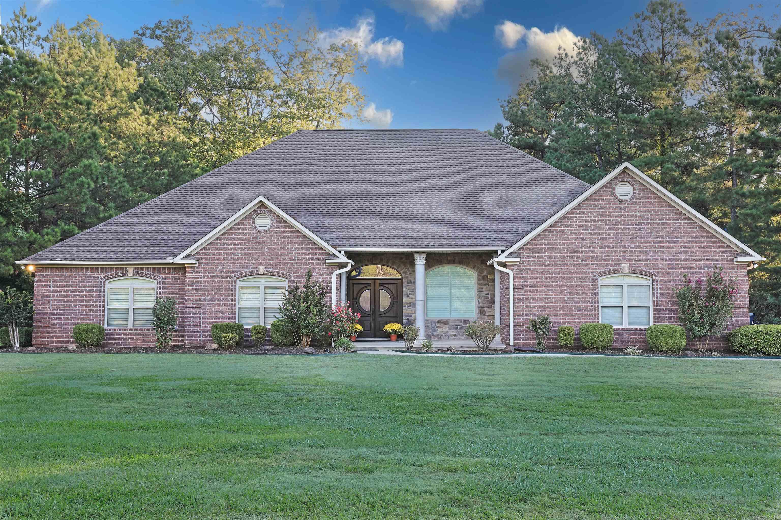 13211 DOLLARWAY RD White Hall, AR 71602