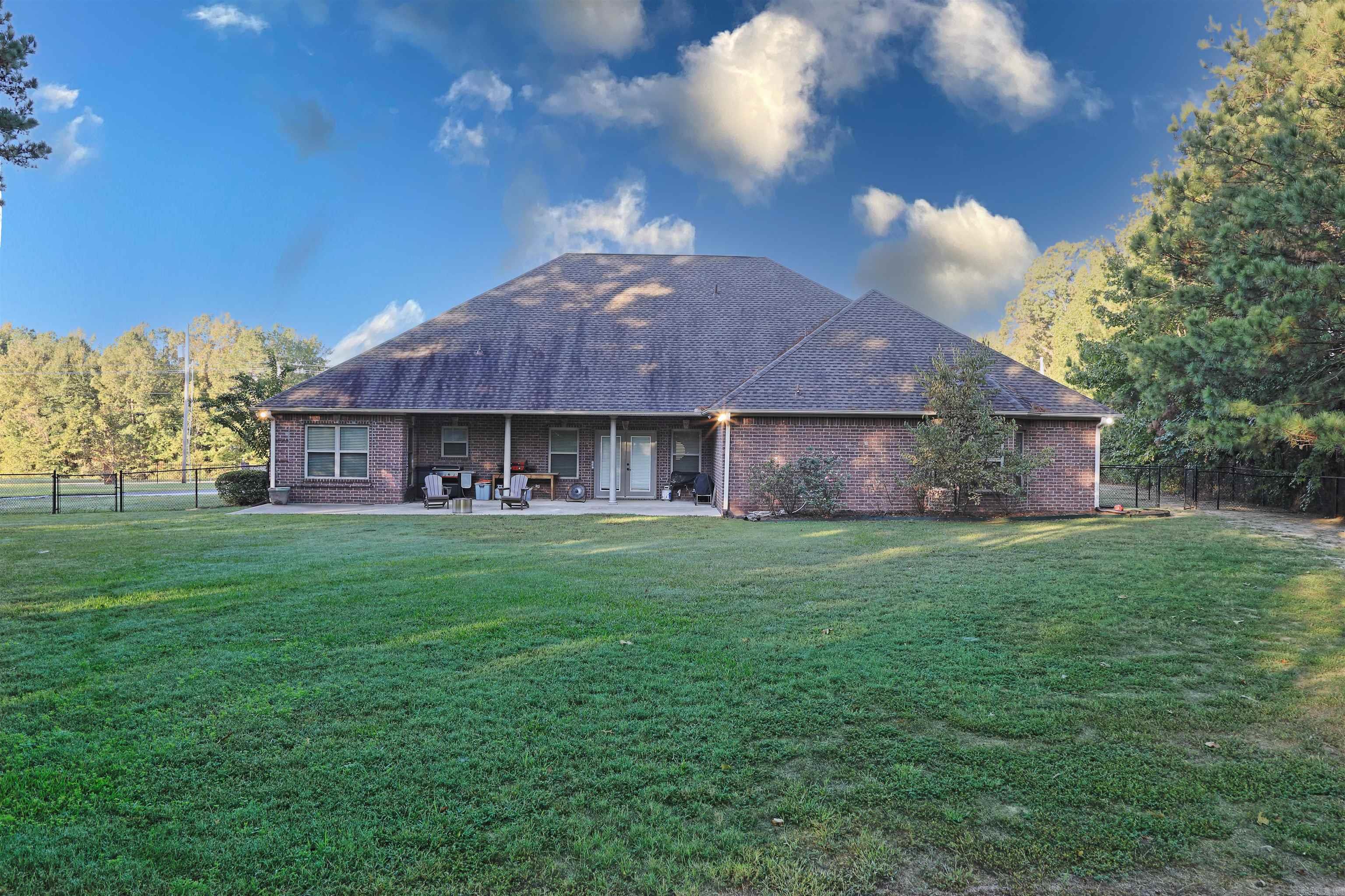 13211 DOLLARWAY RD White Hall, AR 71602