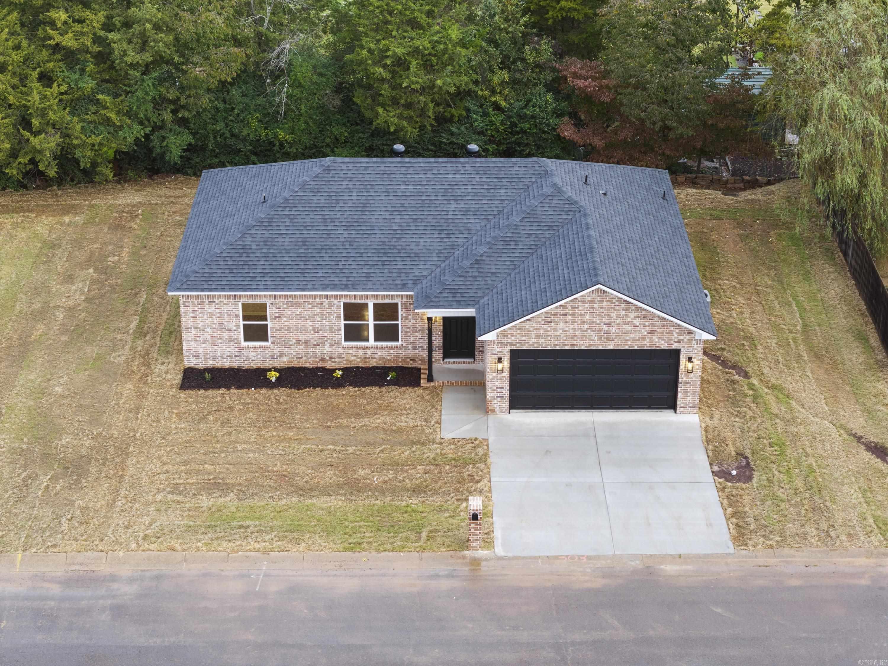 303 Parkway  Morrilton, AR