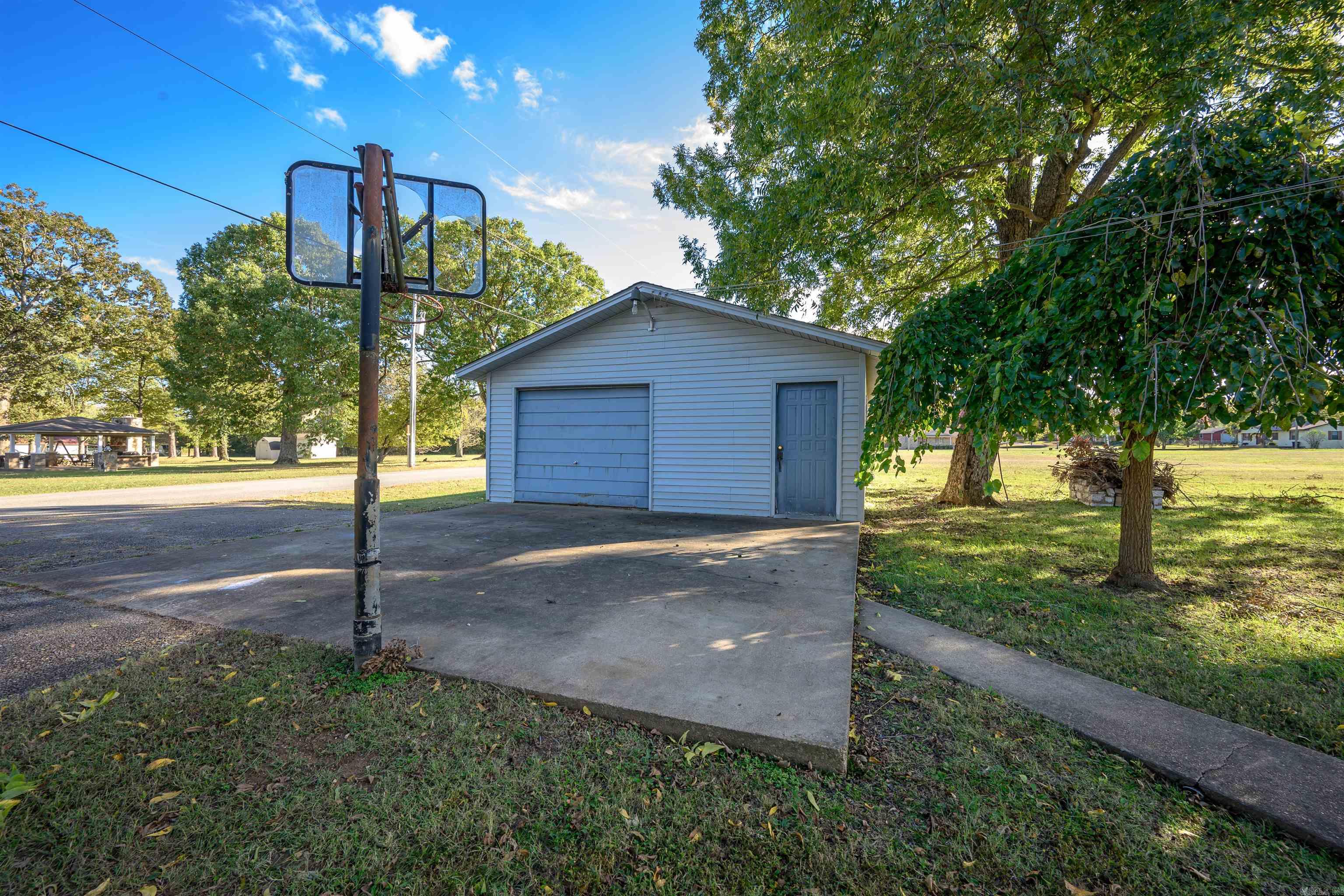 515 E Center  Cave City, AR