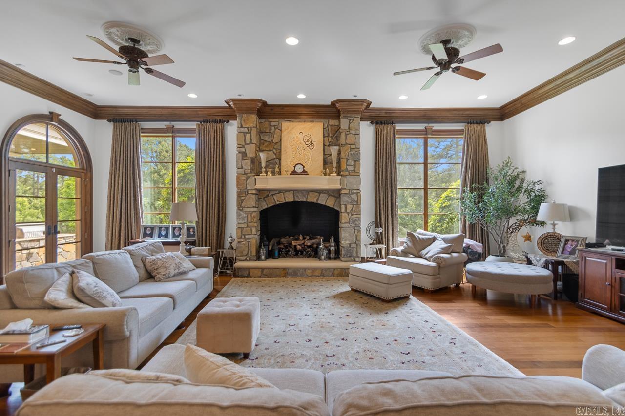 10 Valley Crest Ct Little Rock, AR 72223