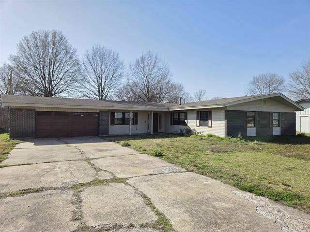 2118  Fairway St  Stuttgart, AR