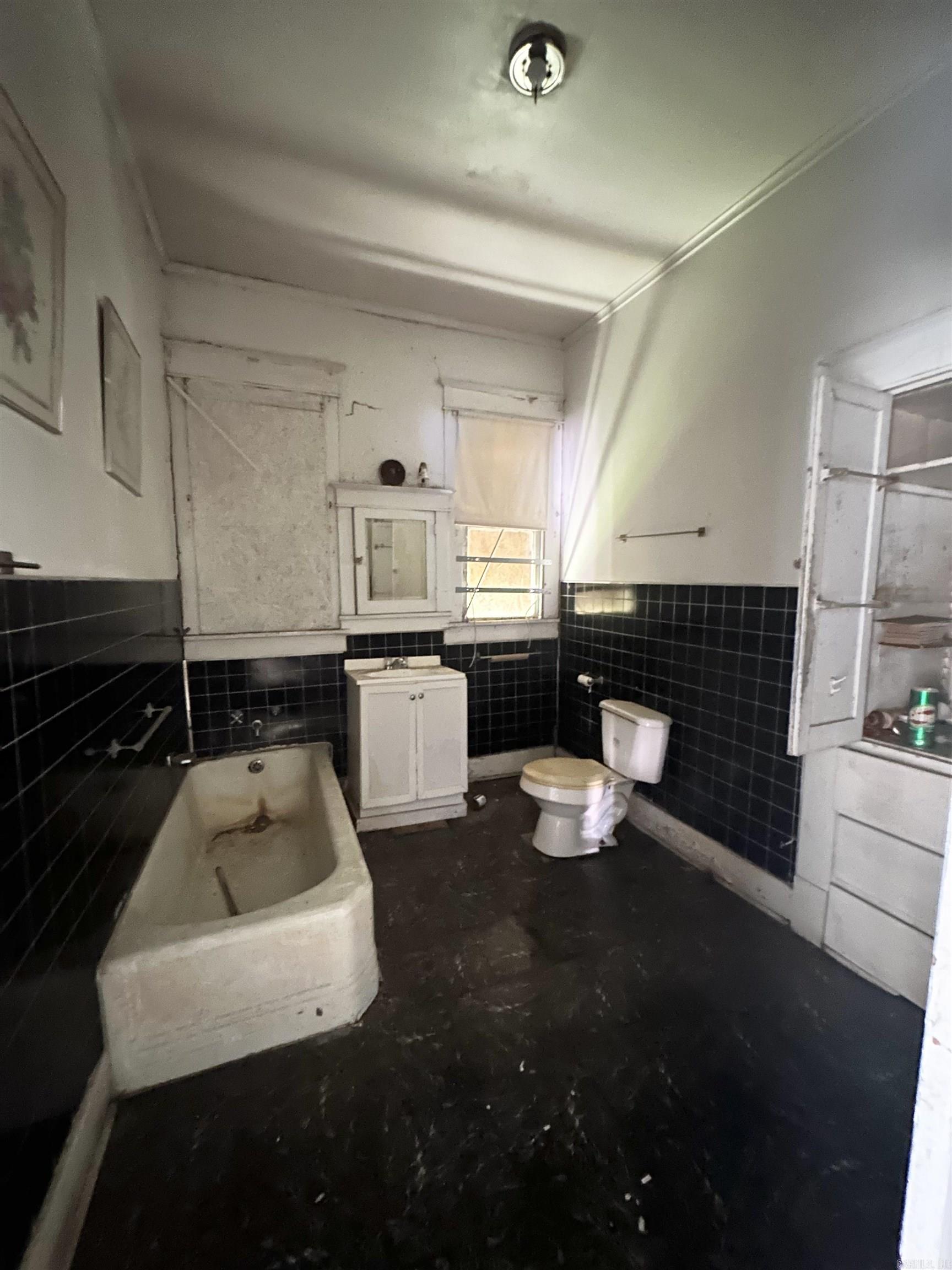 1207 W 6th  Pine Bluff, AR