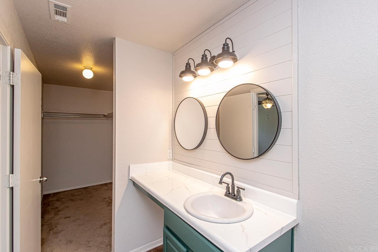 14 Oakland  Austin, AR