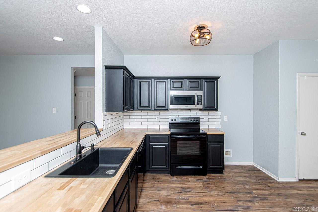 14 Oakland  Austin, AR