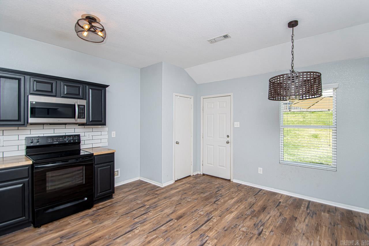 14 Oakland  Austin, AR