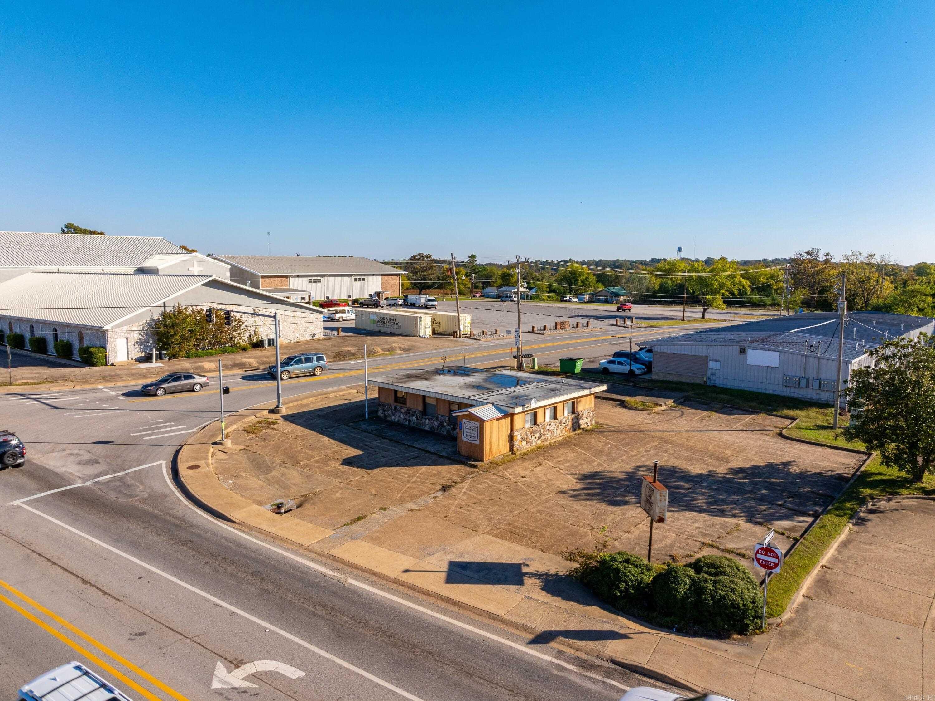 102 S Main  Cave City, AR