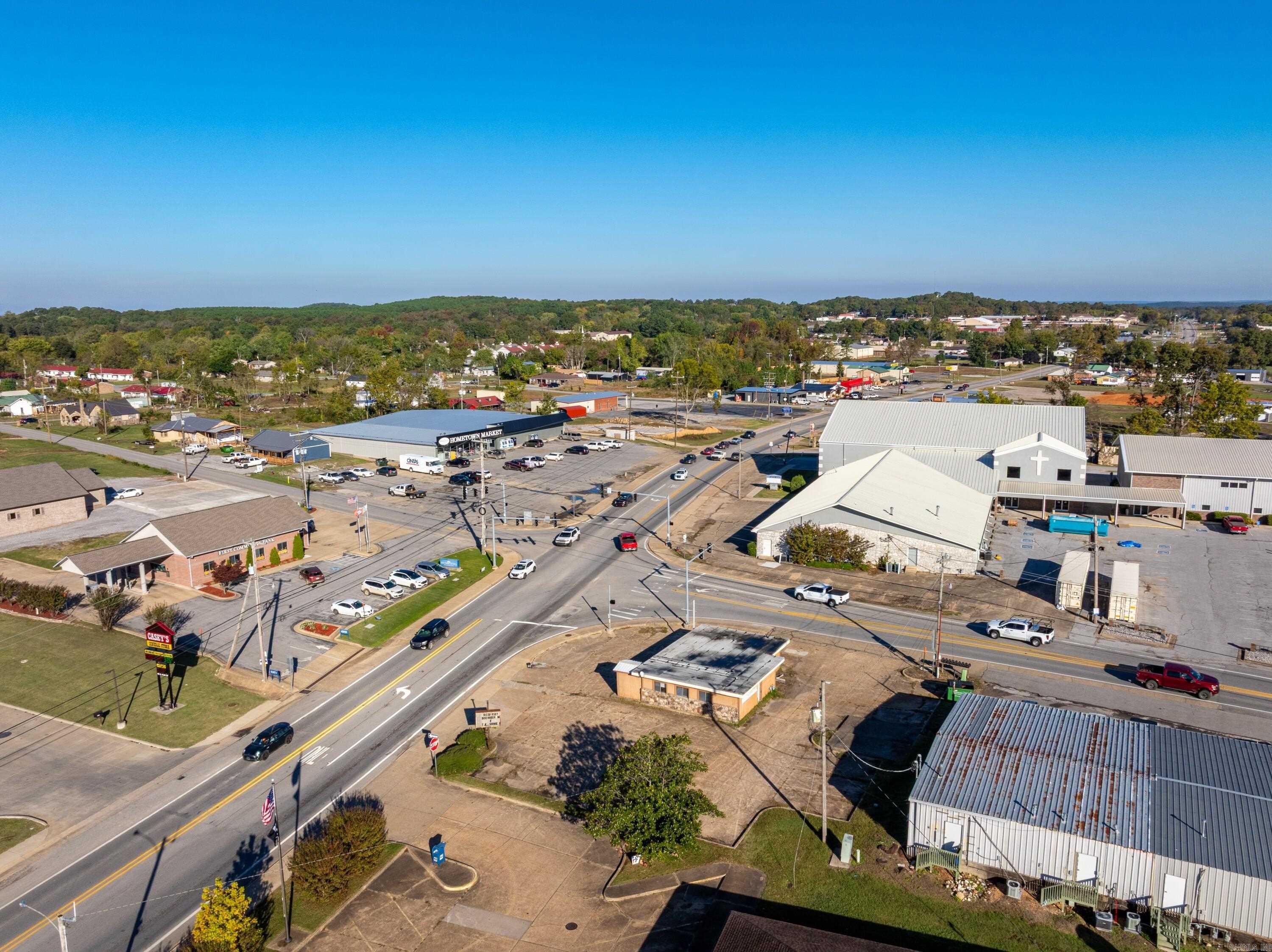 102 S Main  Cave City, AR