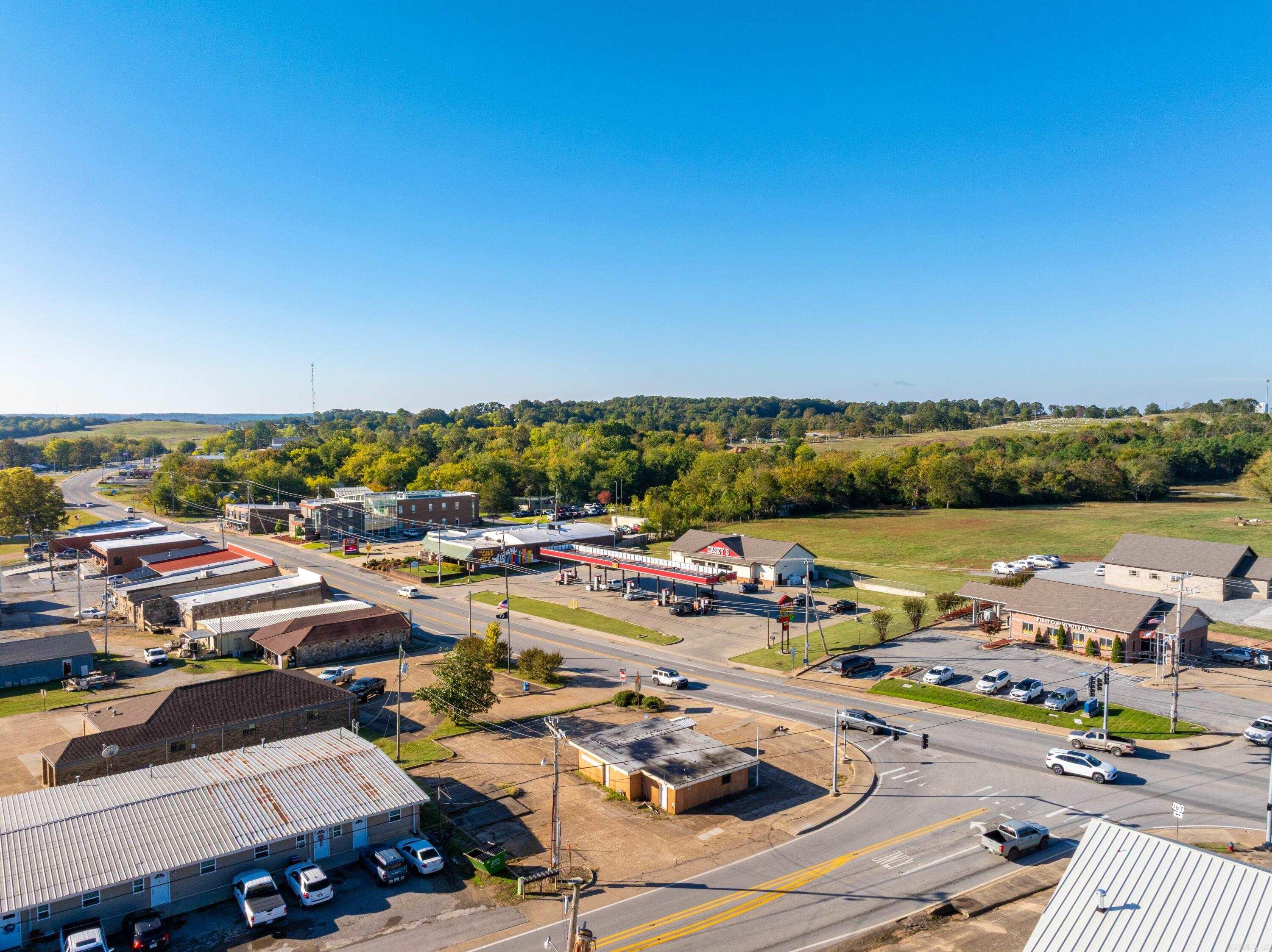 102 S Main  Cave City, AR