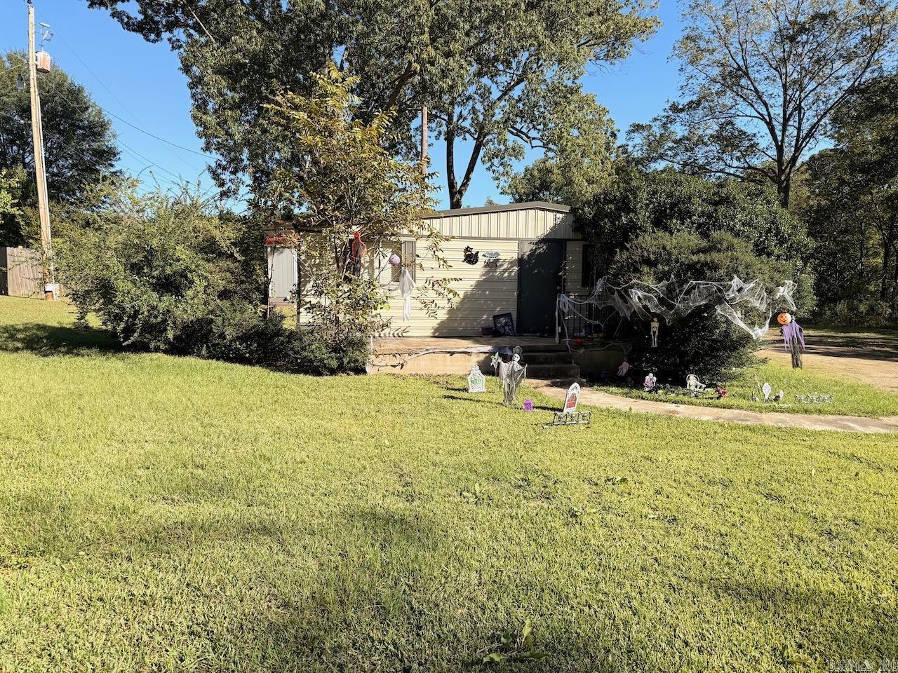 1006, 1018 A&B N Gabbert  Monticello, AR