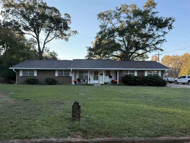 721 W College  Nashville, AR