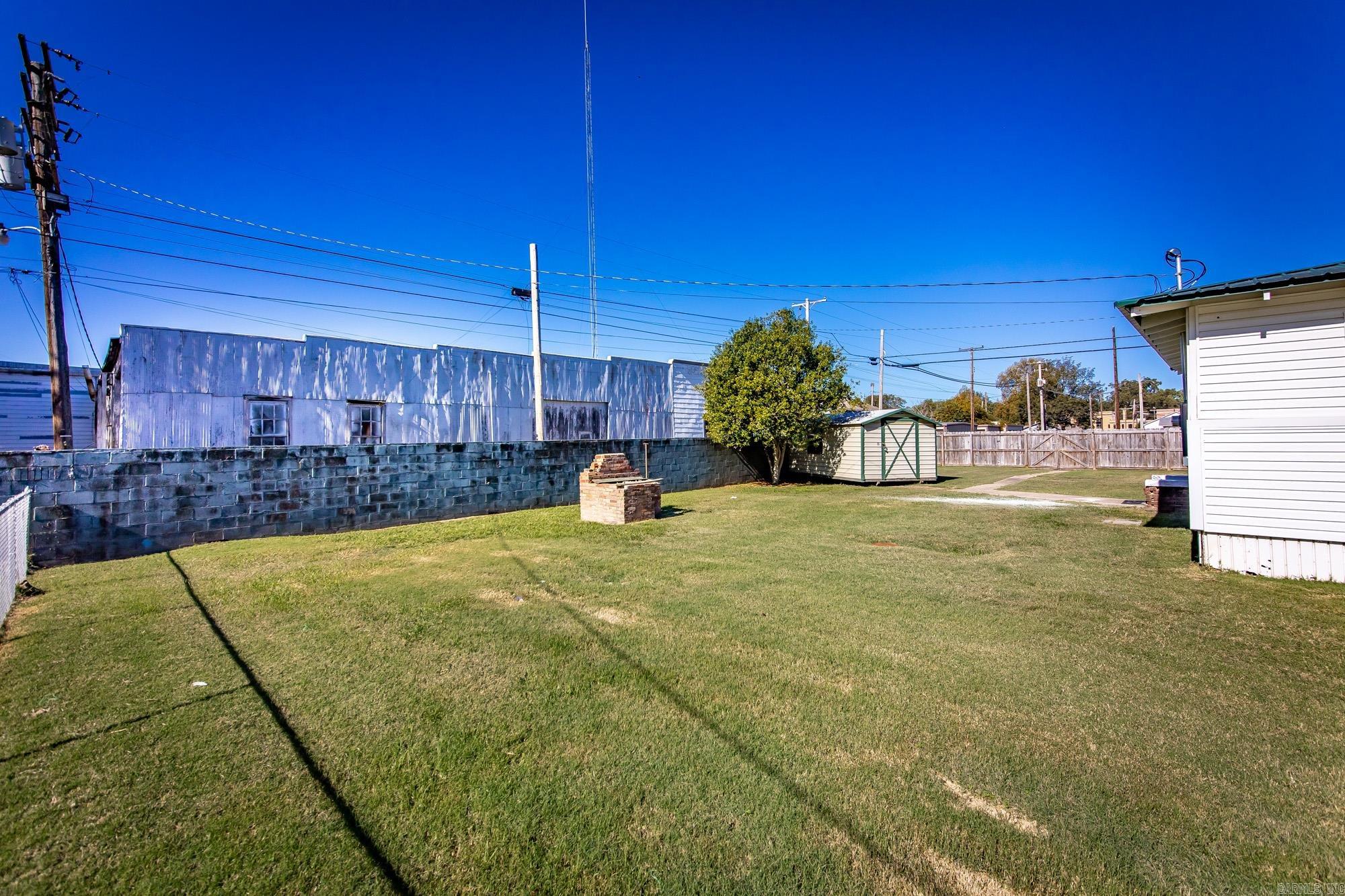 204 SE 3rd  England, AR