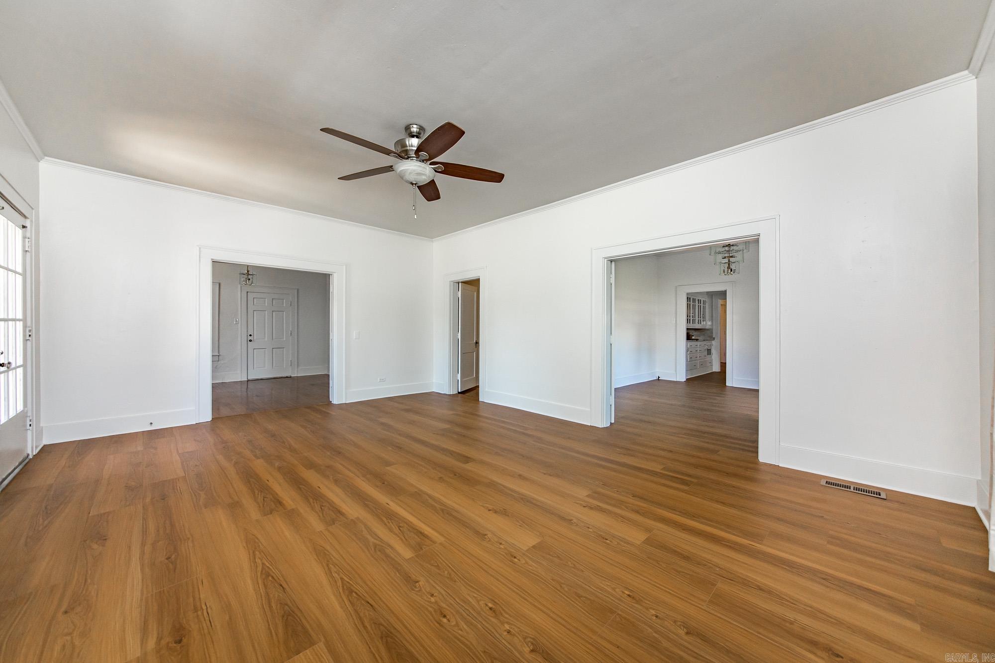 204 SE 3rd  England, AR