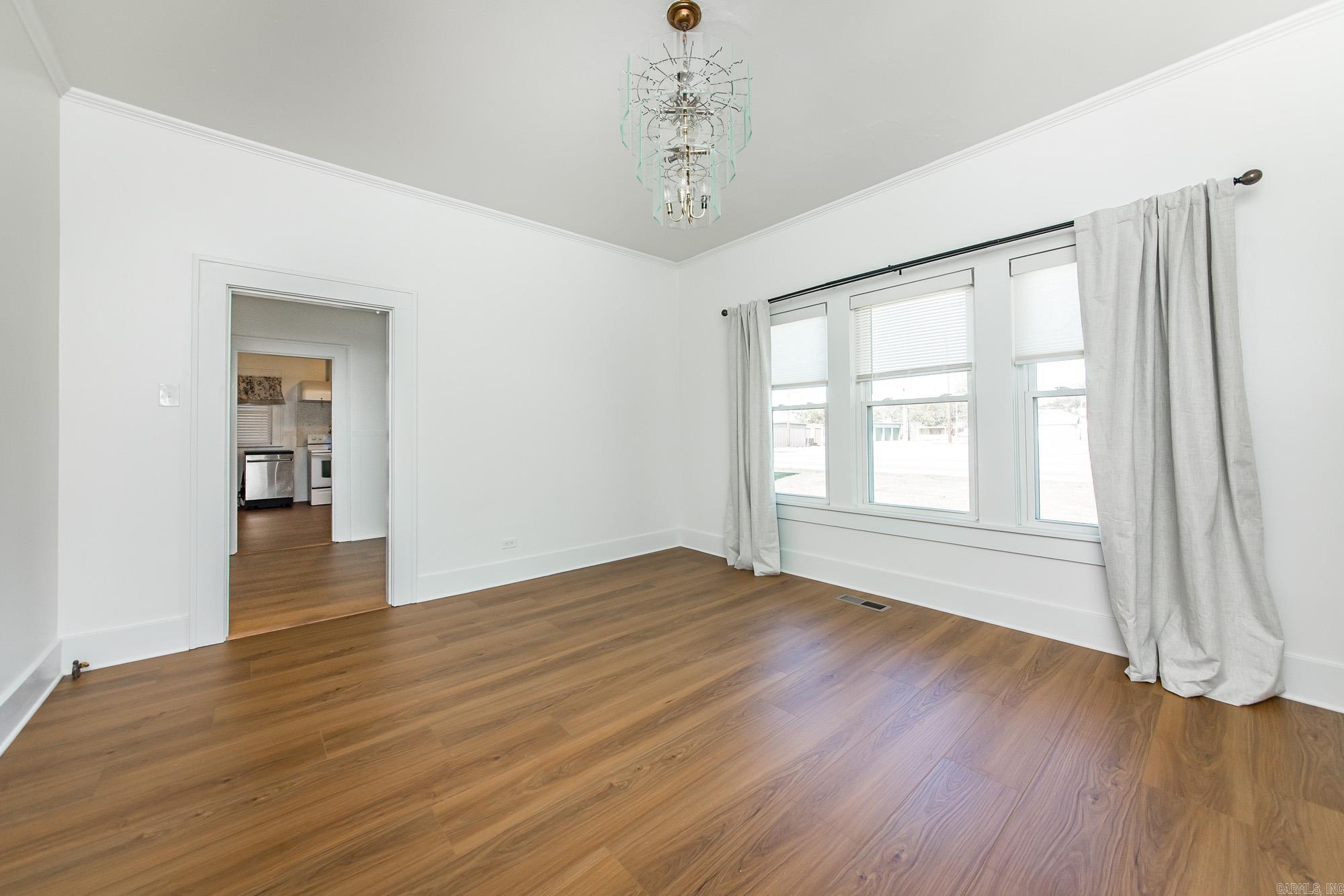 204 SE 3rd  England, AR