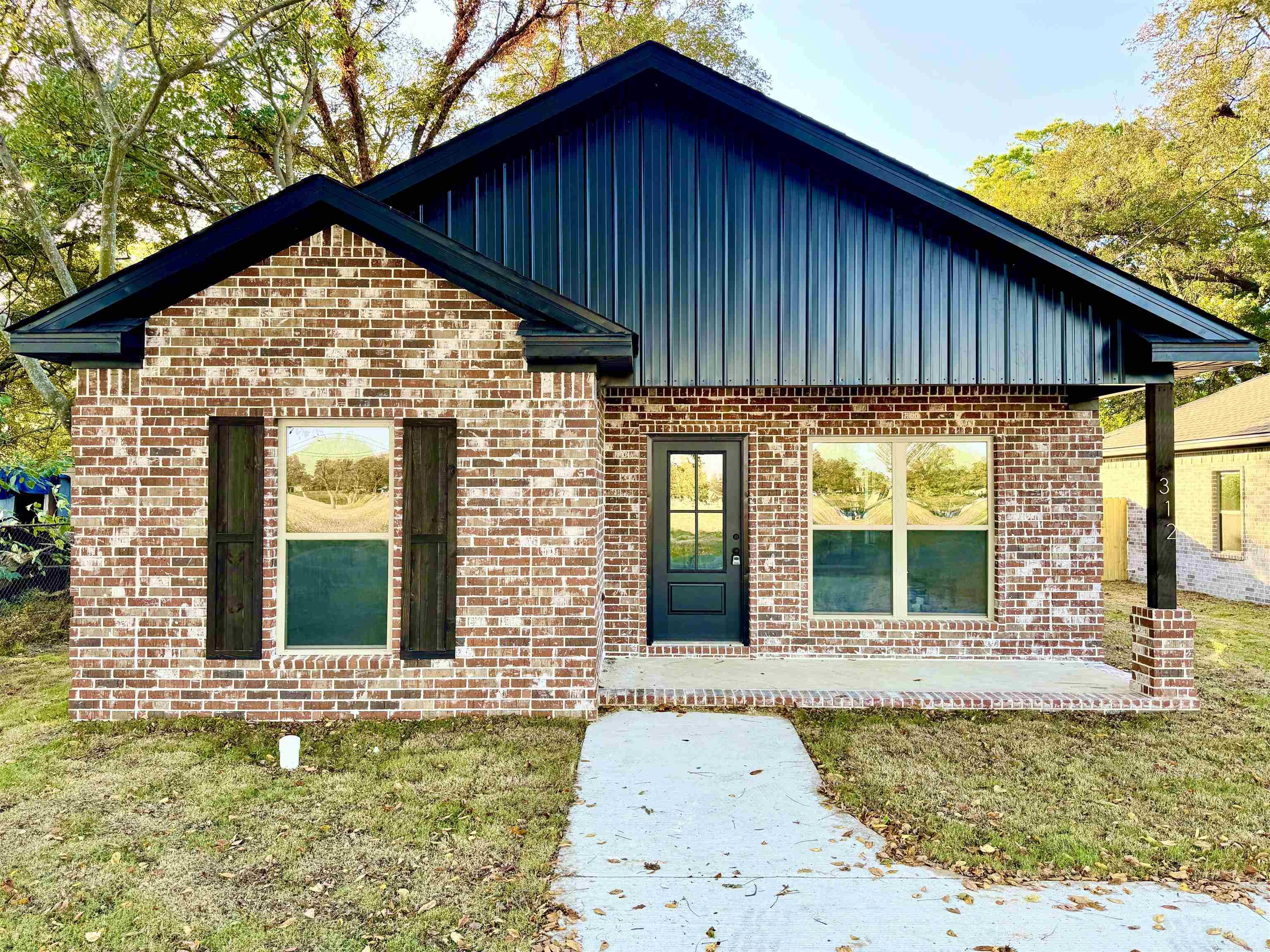 312 Dunkin  Manila, AR