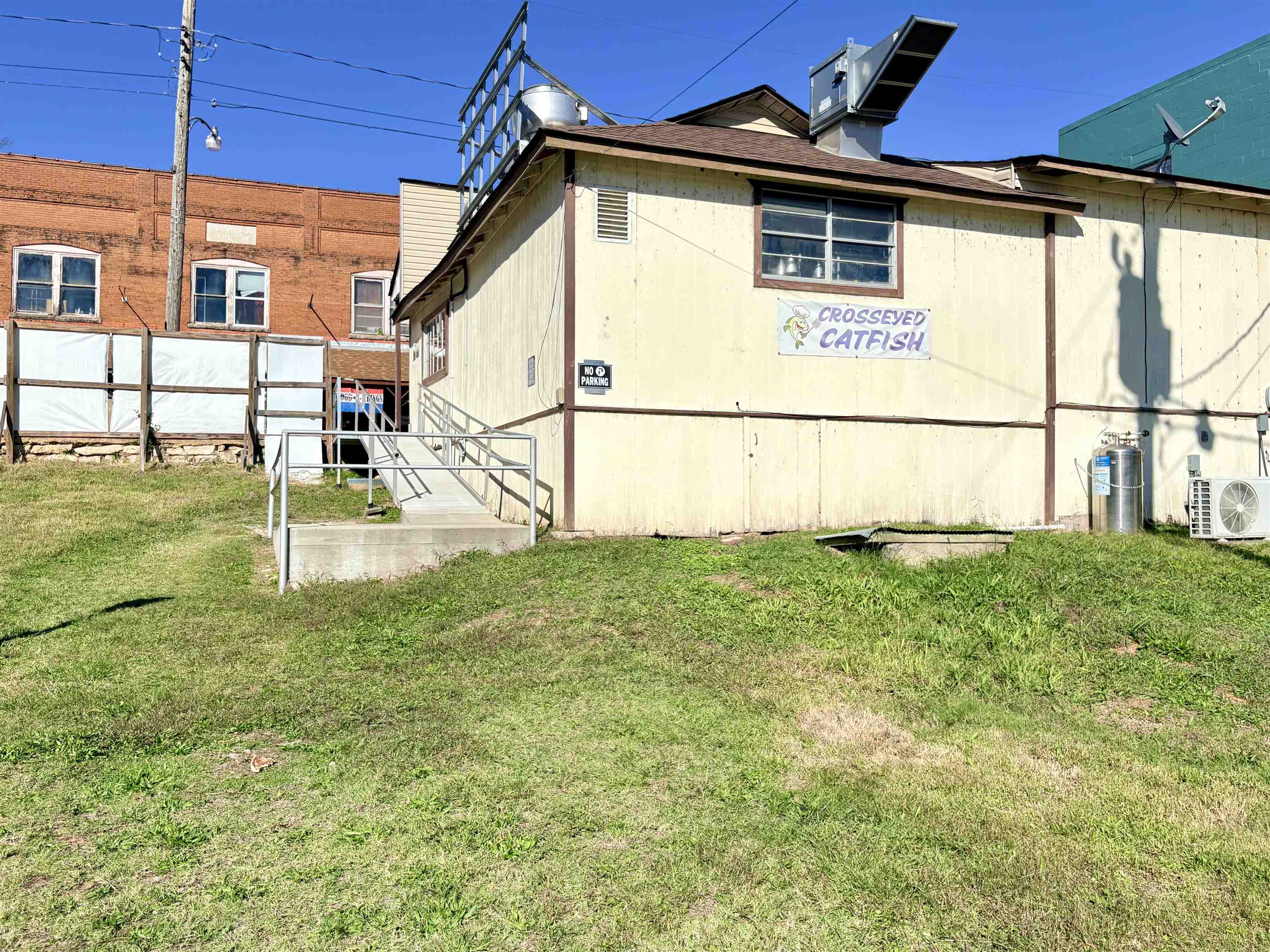 107 E Main  Hardy, AR