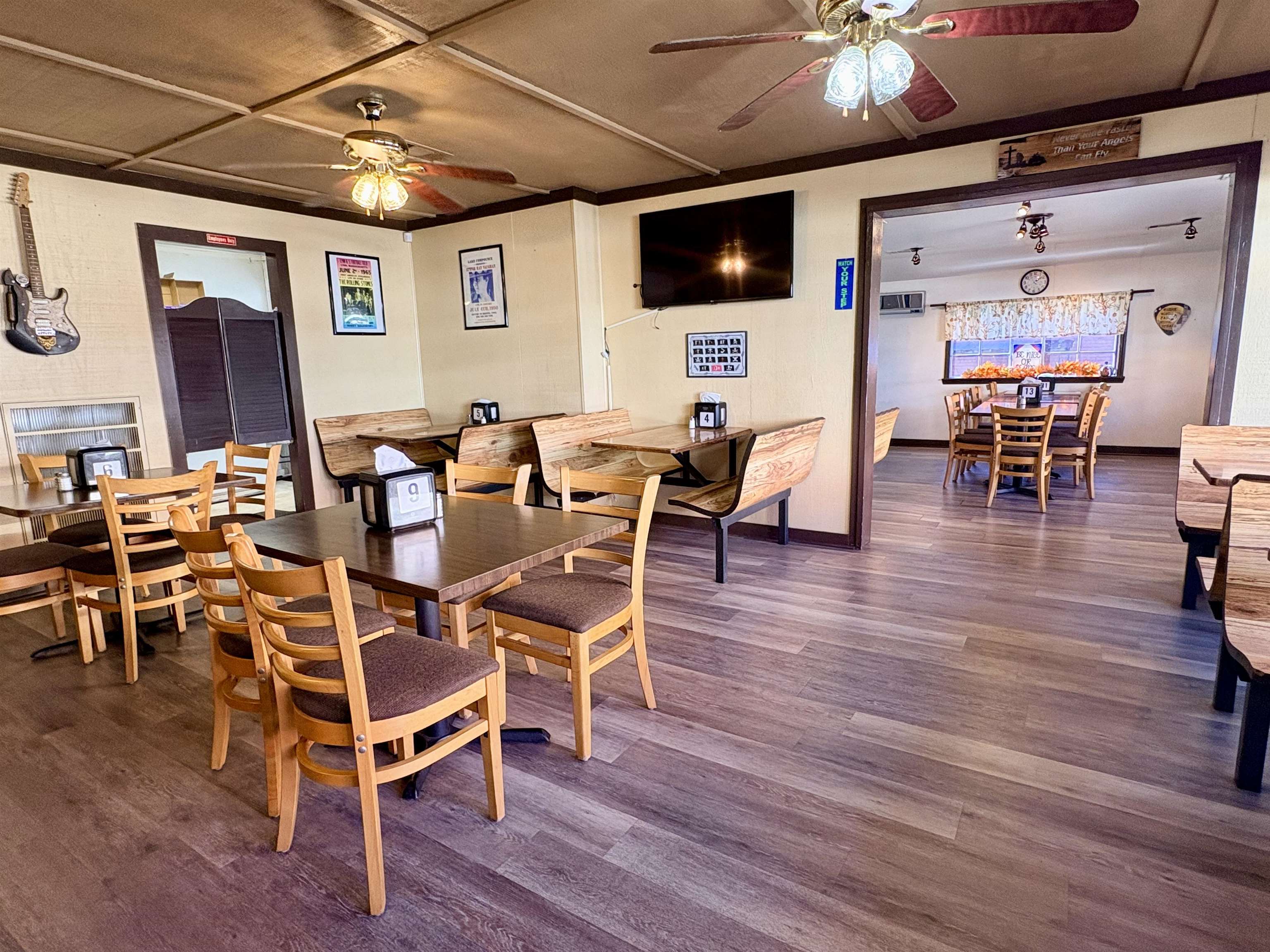 107 E Main  Hardy, AR