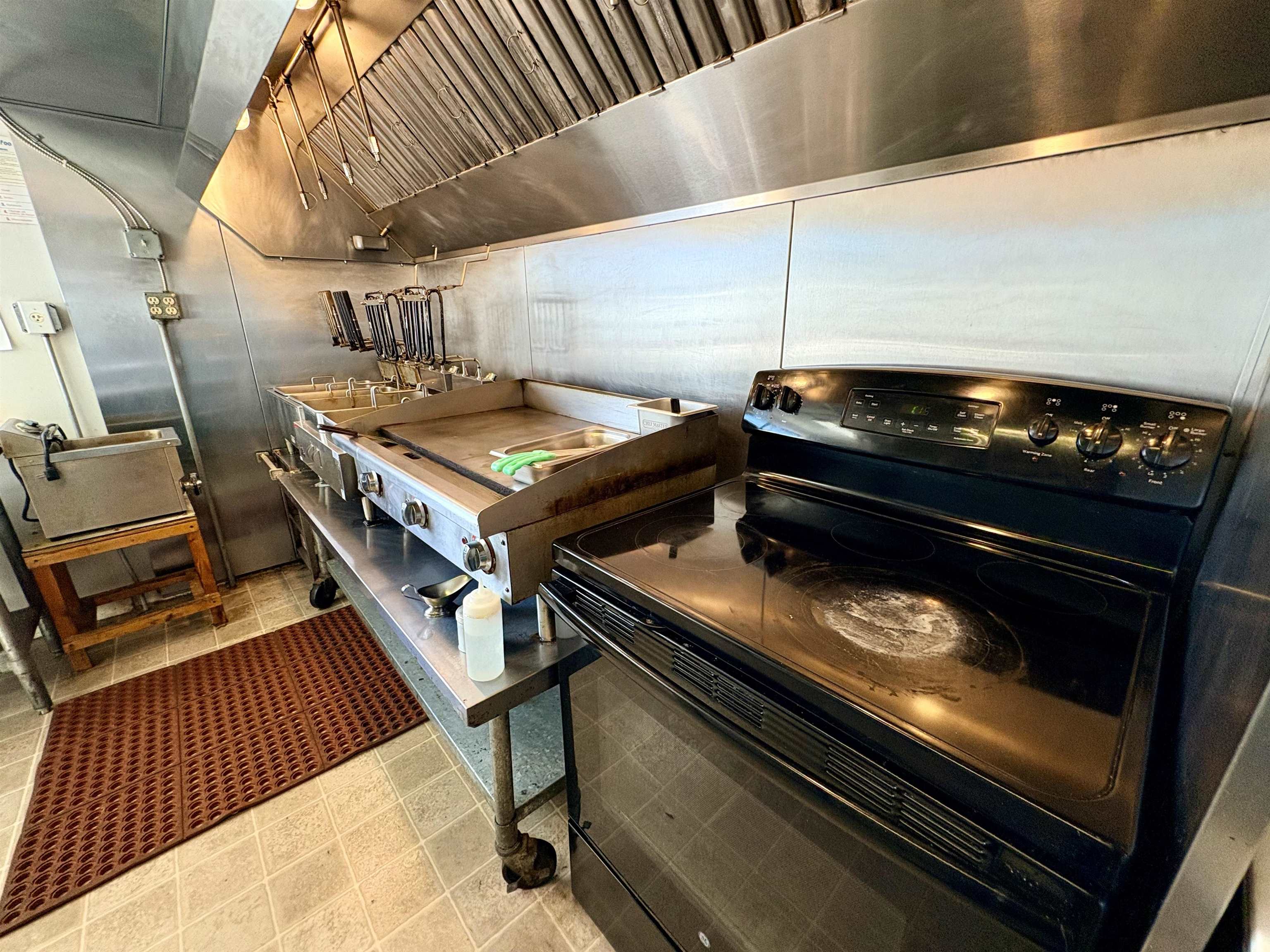 107 E Main  Hardy, AR