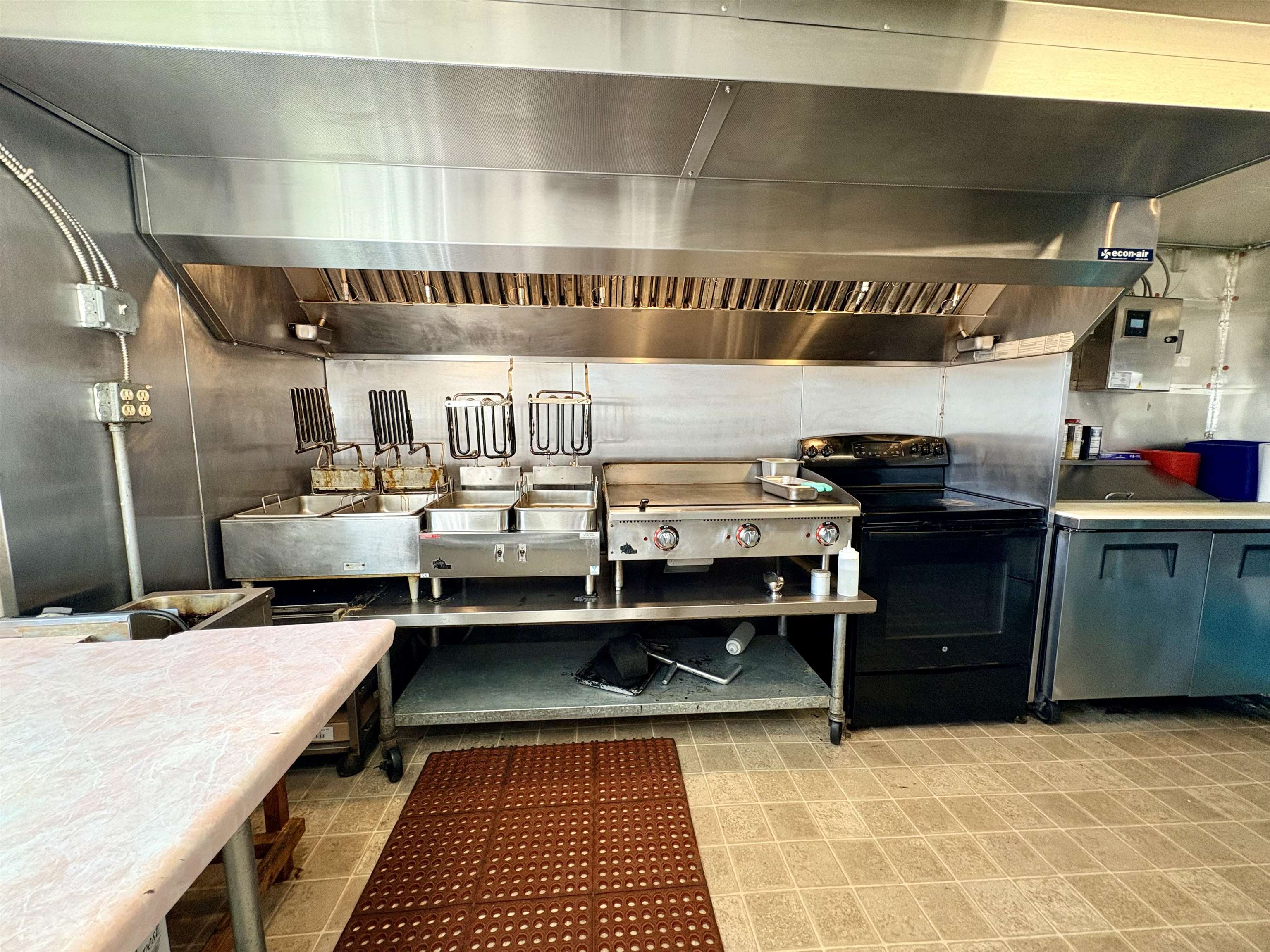 107 E Main  Hardy, AR