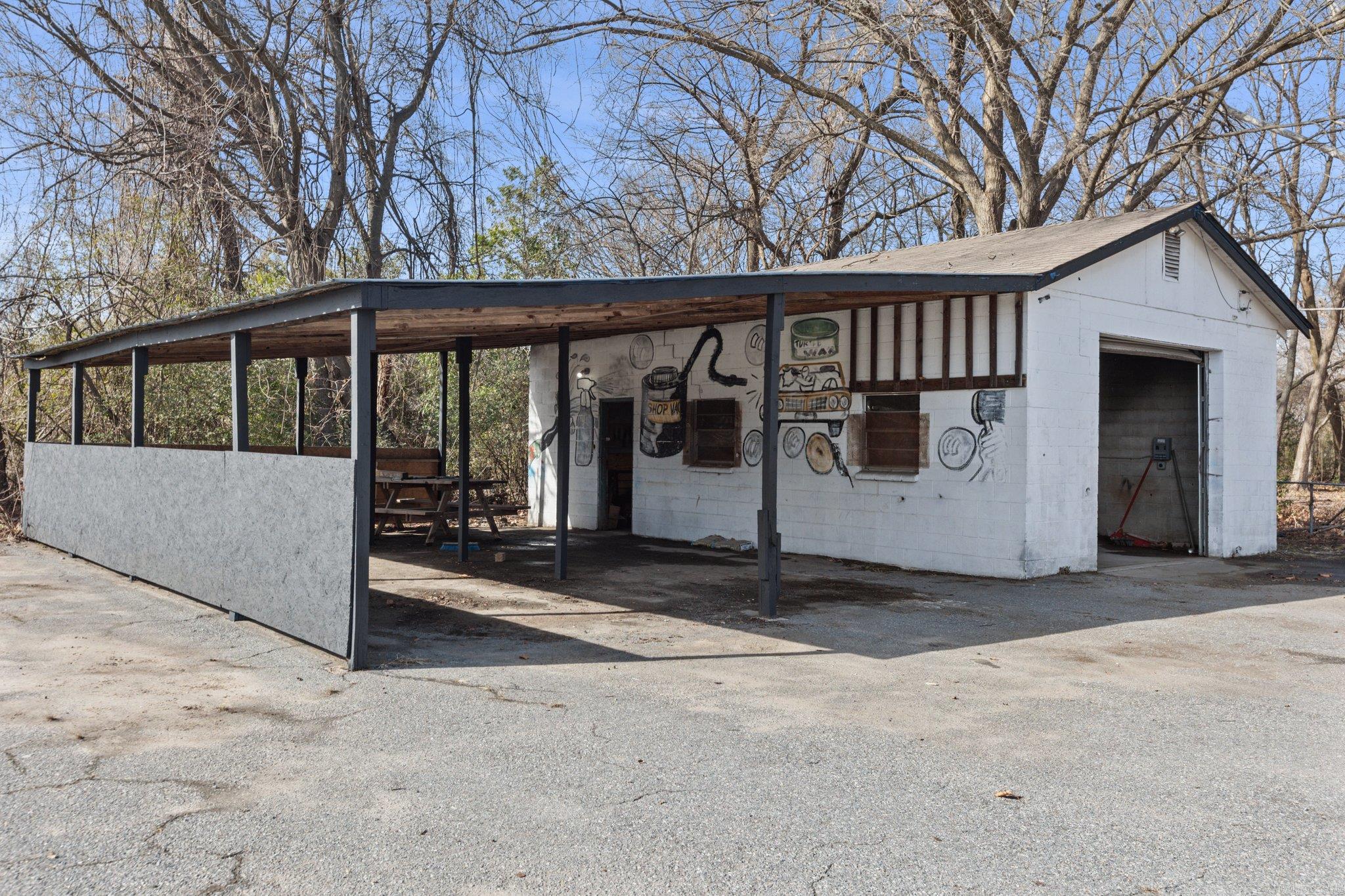 2611 E Broadway  North Little Rock, AR