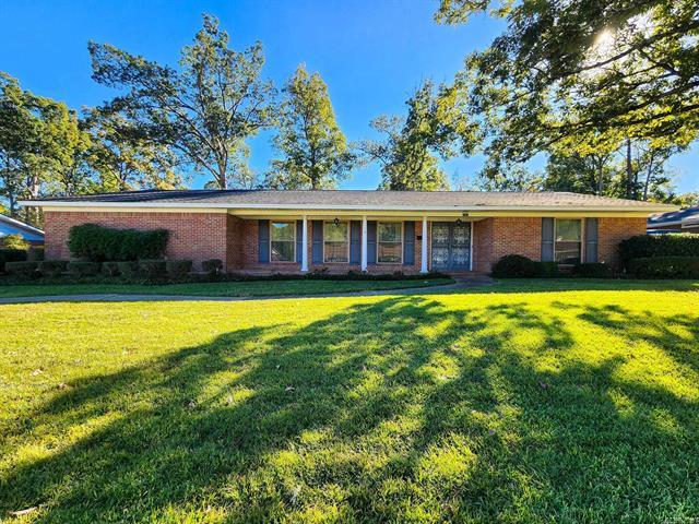 1913 W Oak  El Dorado, AR