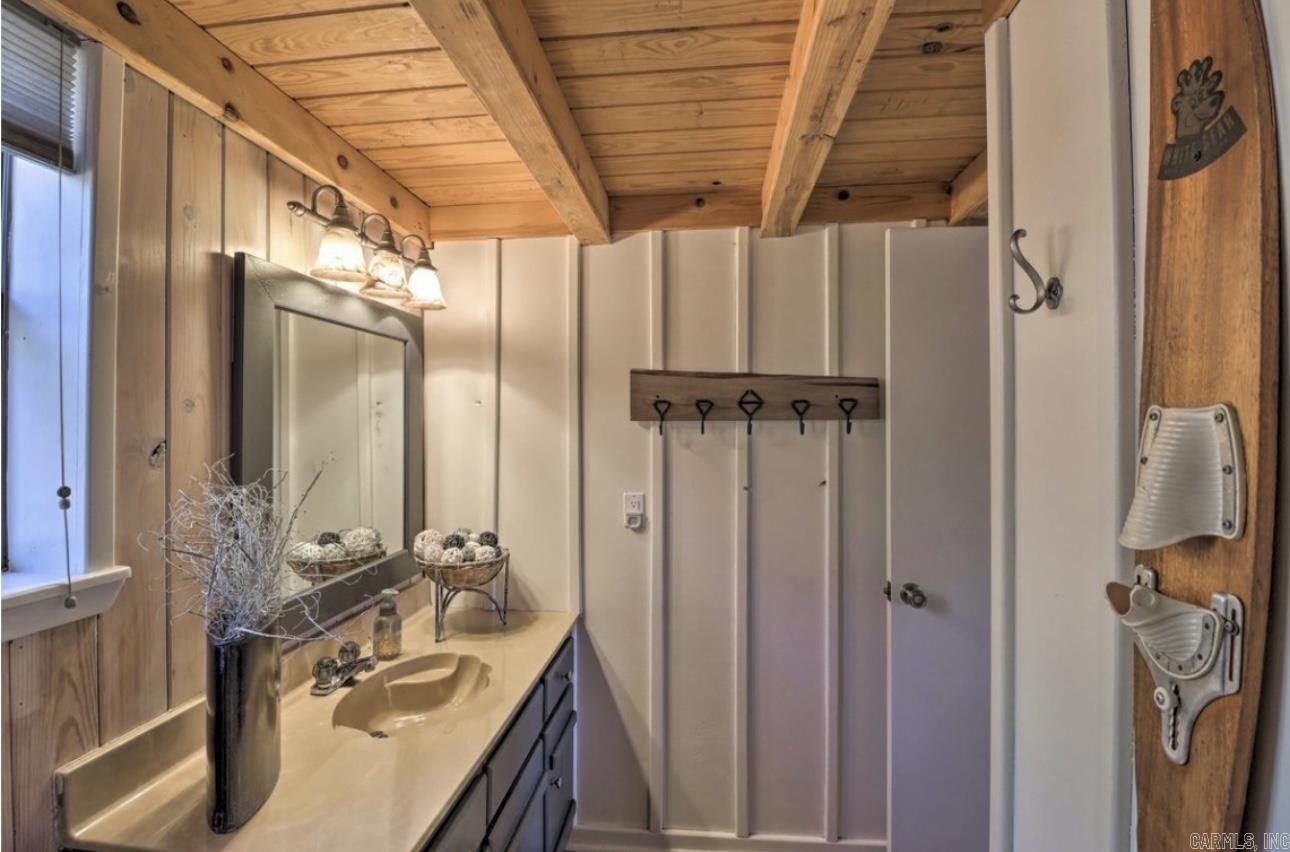 119 Pocahontas Ln  Greers Ferry, AR