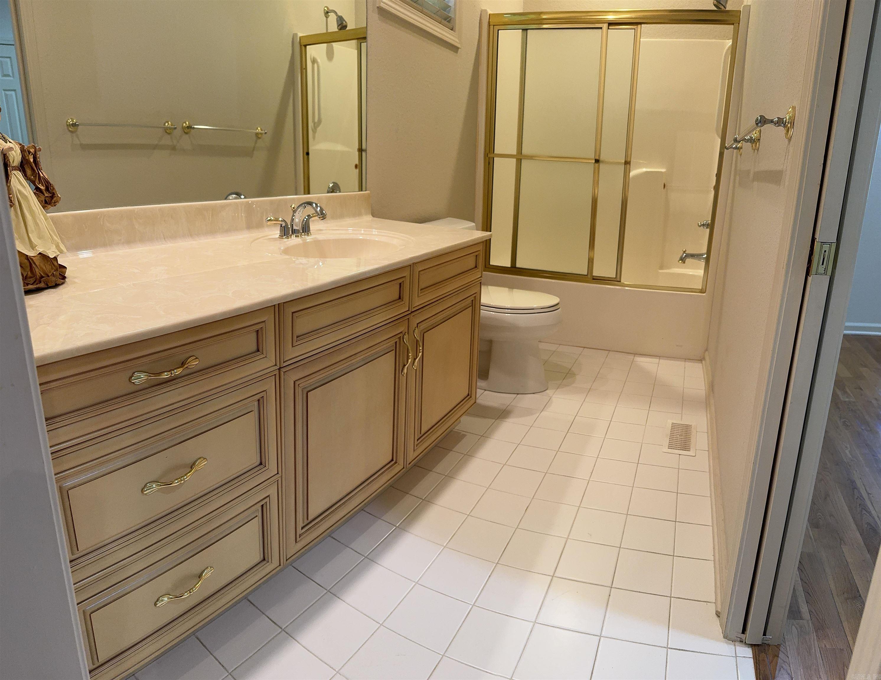 650 Davidson Circle Greers Ferry, AR 72067