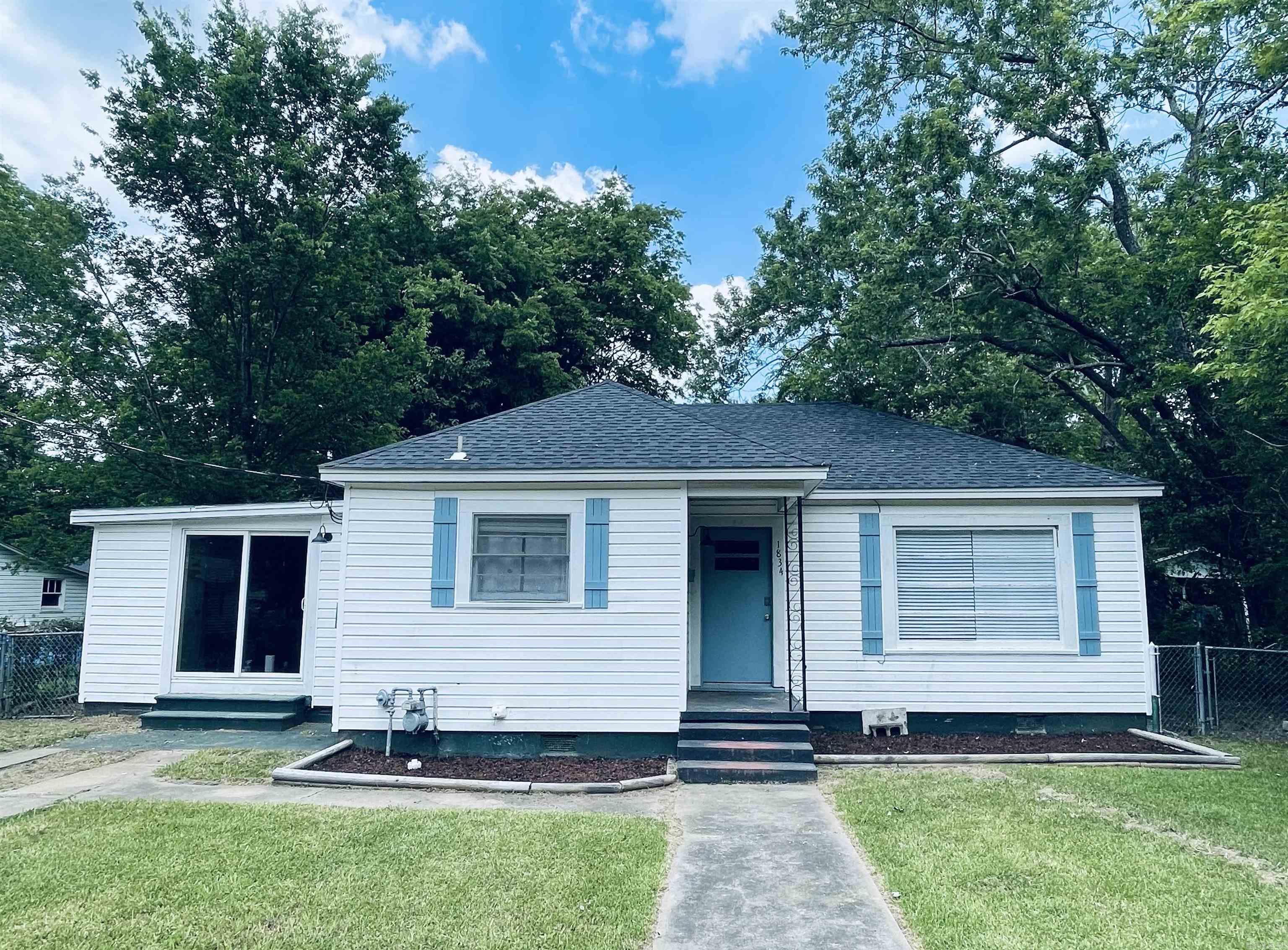 1834 Johnston Conway, AR 72034