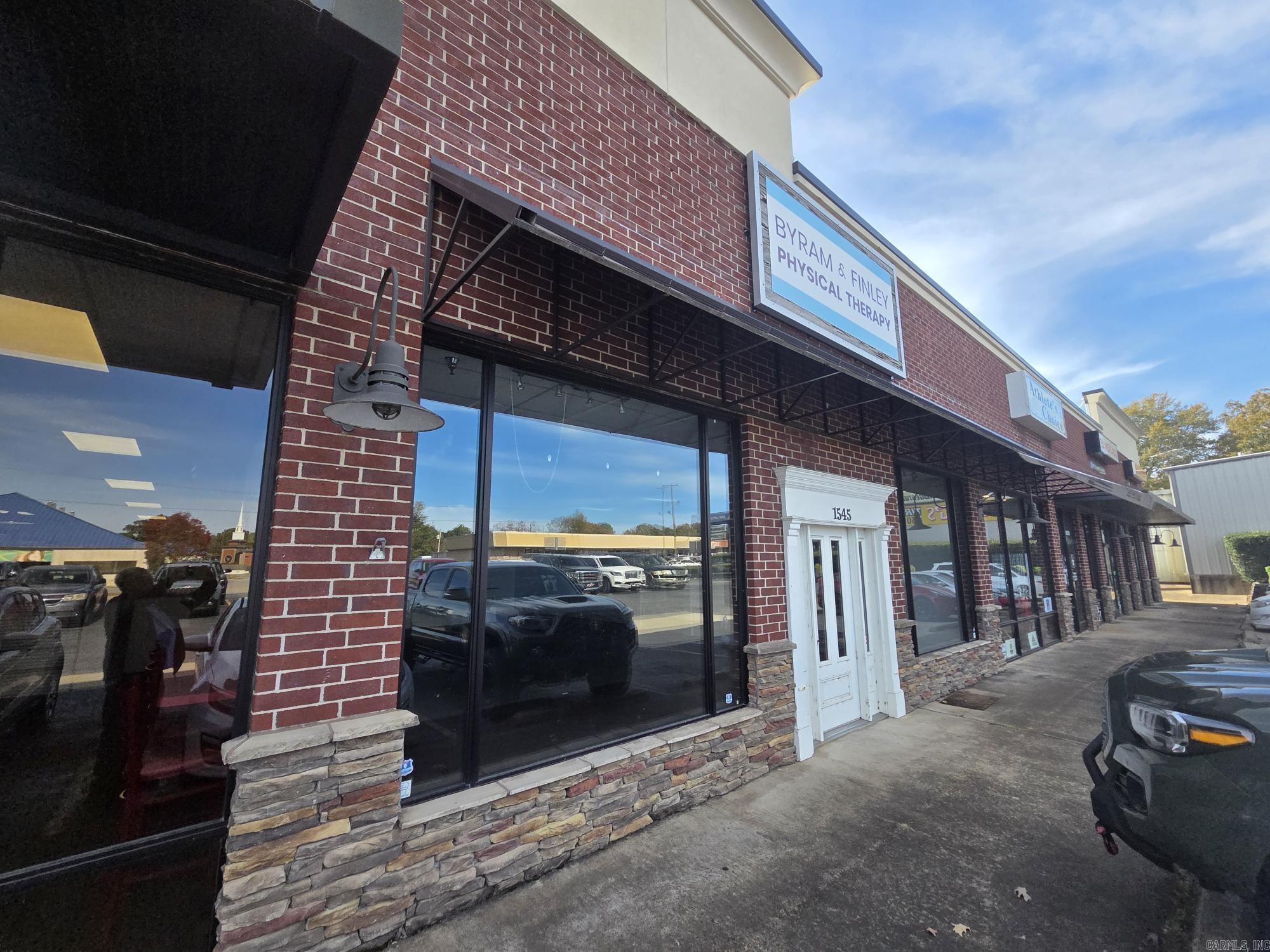 1545 E Race  Searcy, AR