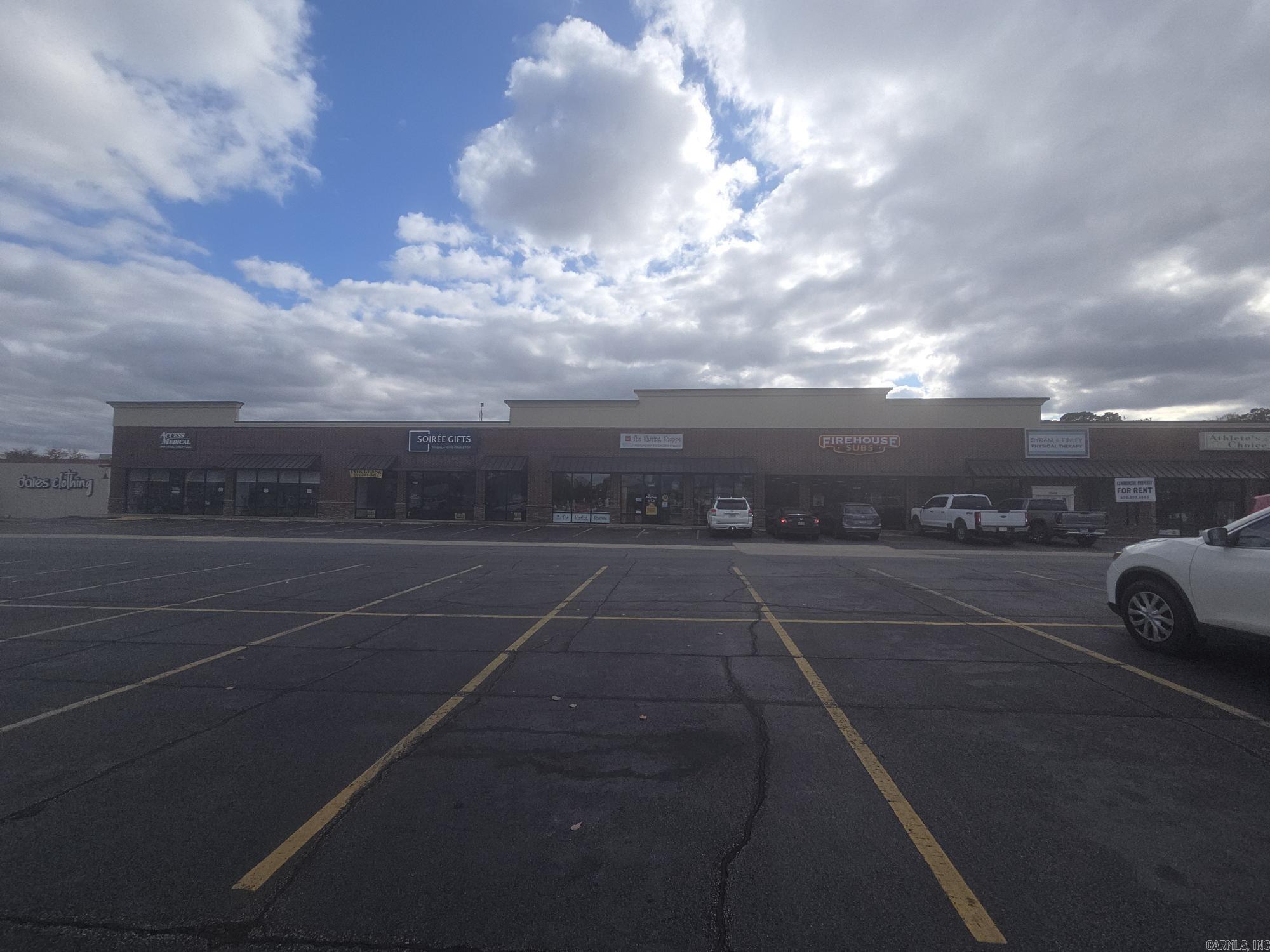 1545 E Race  Searcy, AR