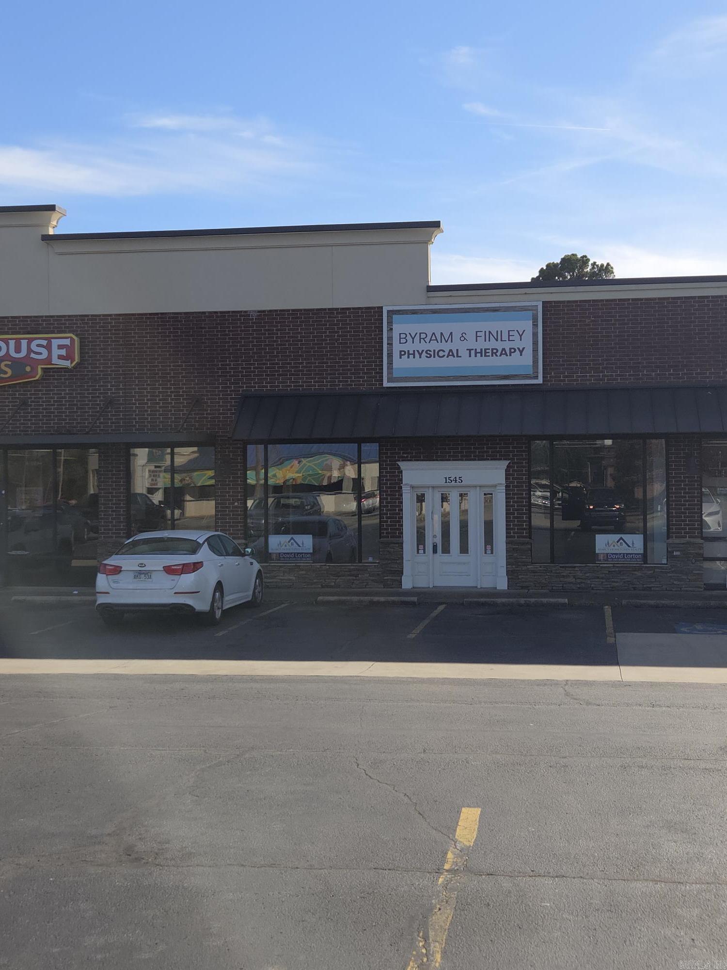 1545 E Race  Searcy, AR