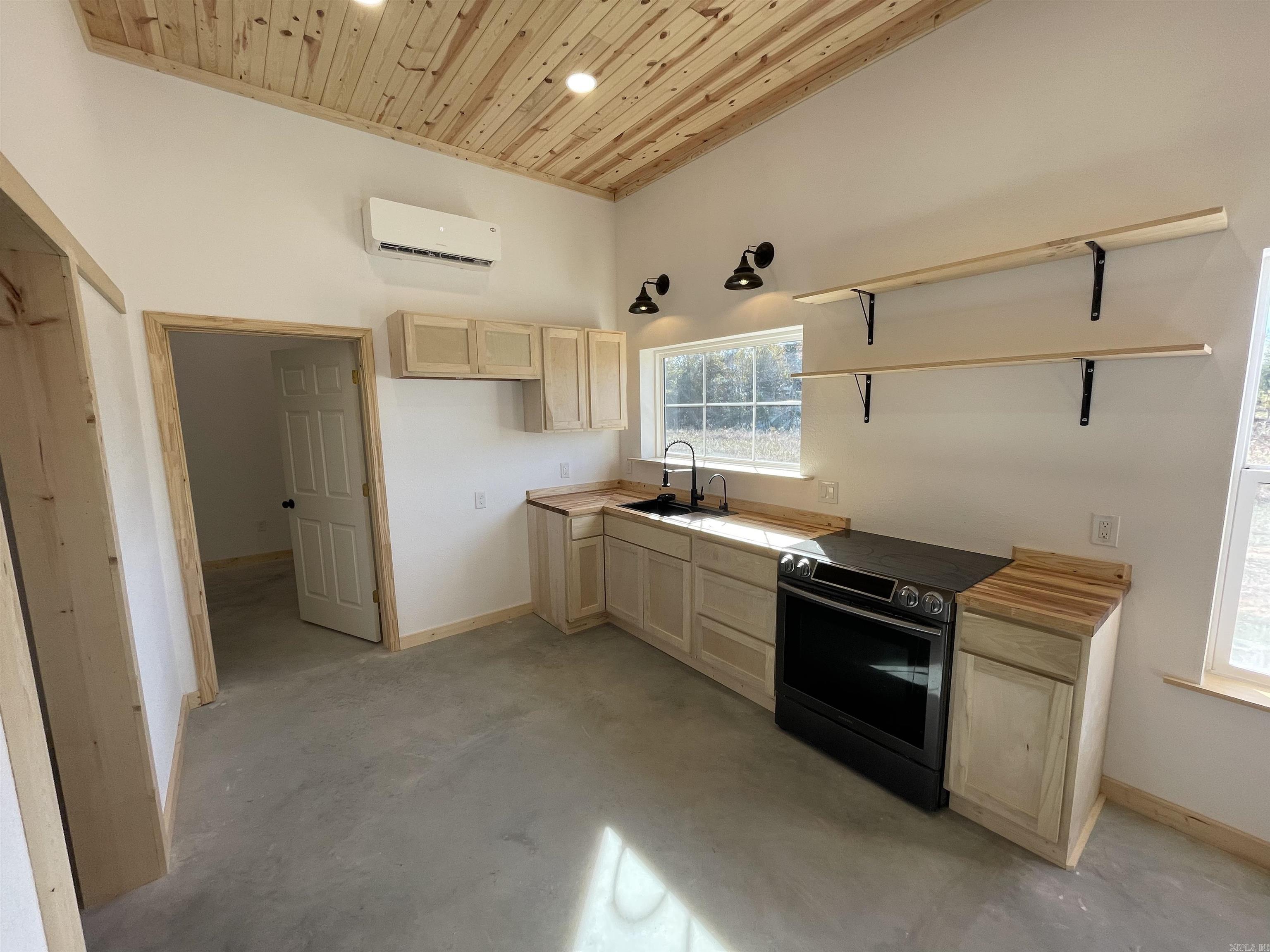 128 Hilltop Acres Romance, AR 72136