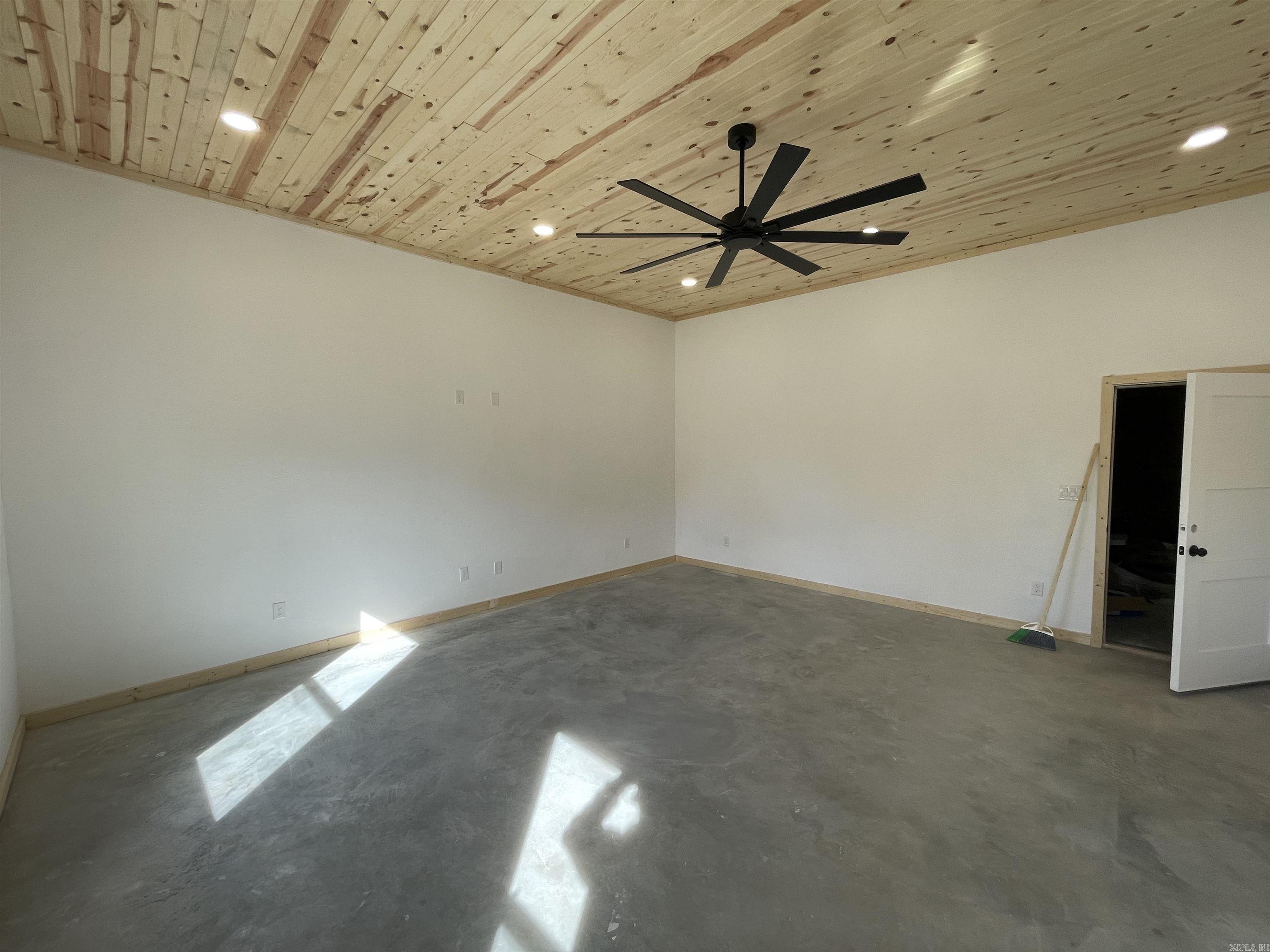 128 Hilltop Acres Romance, AR 72136