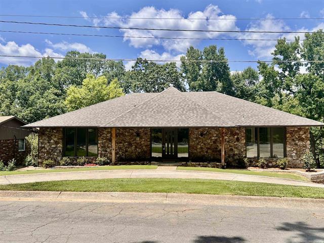 21 E Lake  North Little Rock, AR