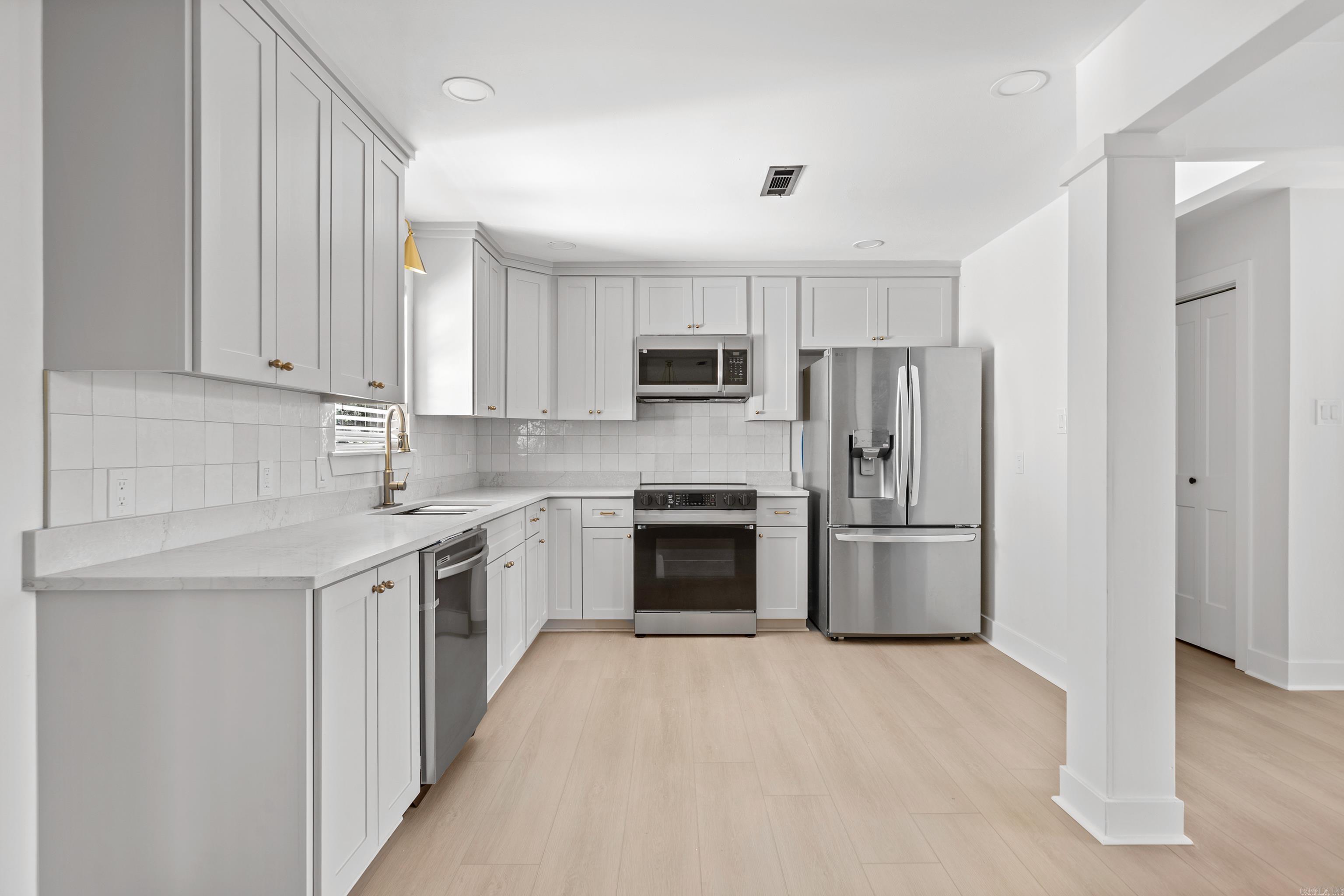 10 Castle Hill Court Little Rock, AR 72227