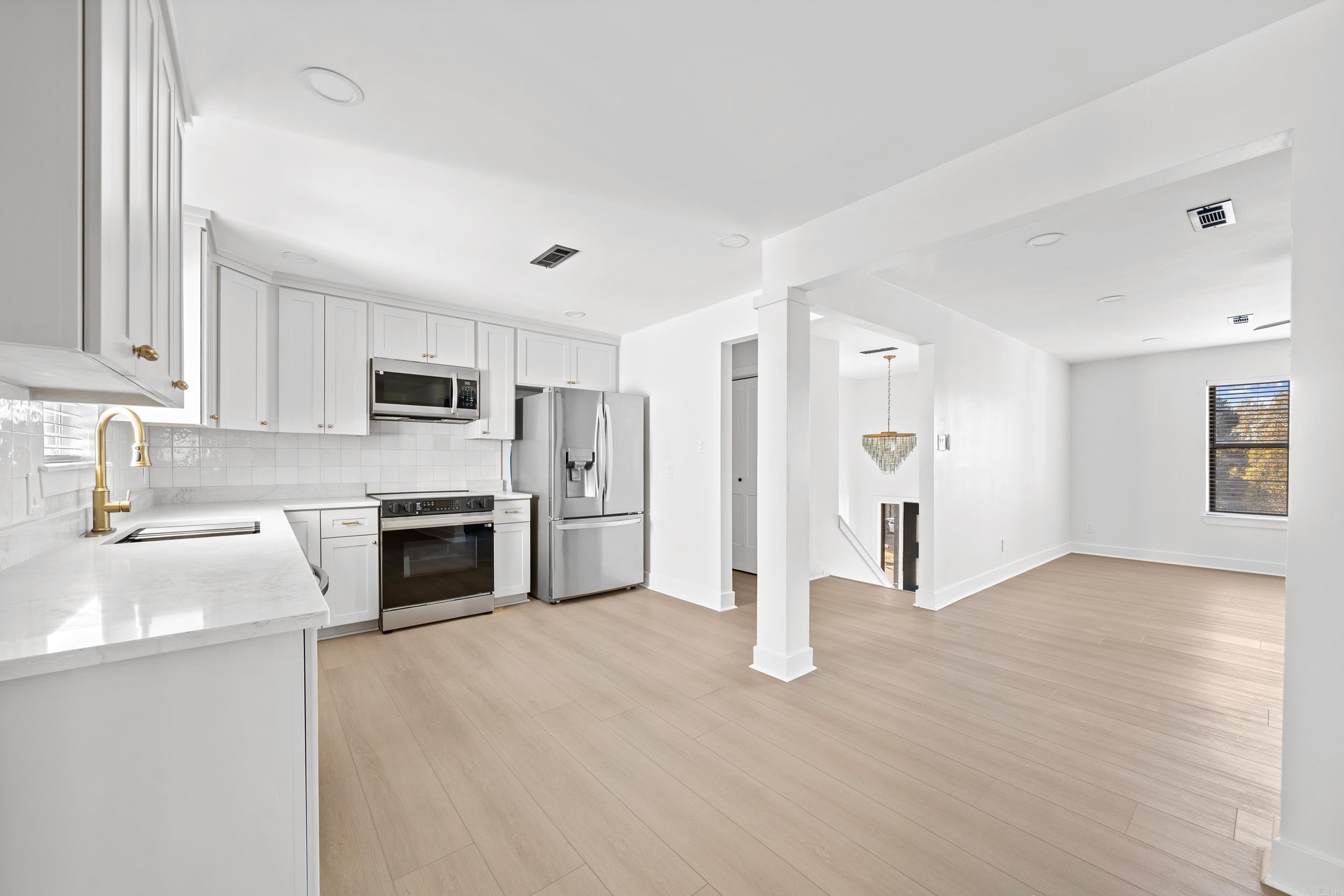 10 Castle Hill Court Little Rock, AR 72227