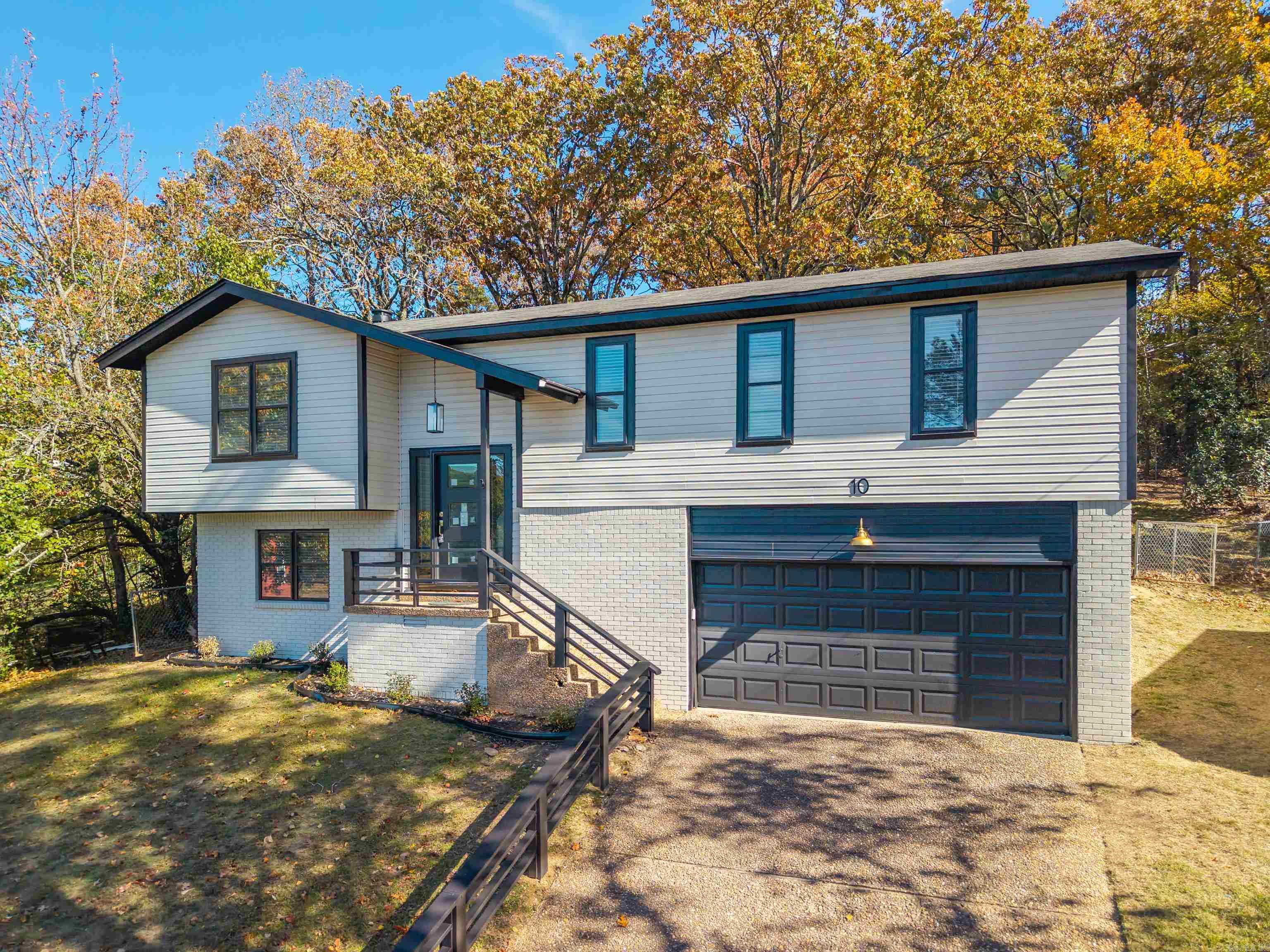 10 Castle Hill Court Little Rock, AR 72227