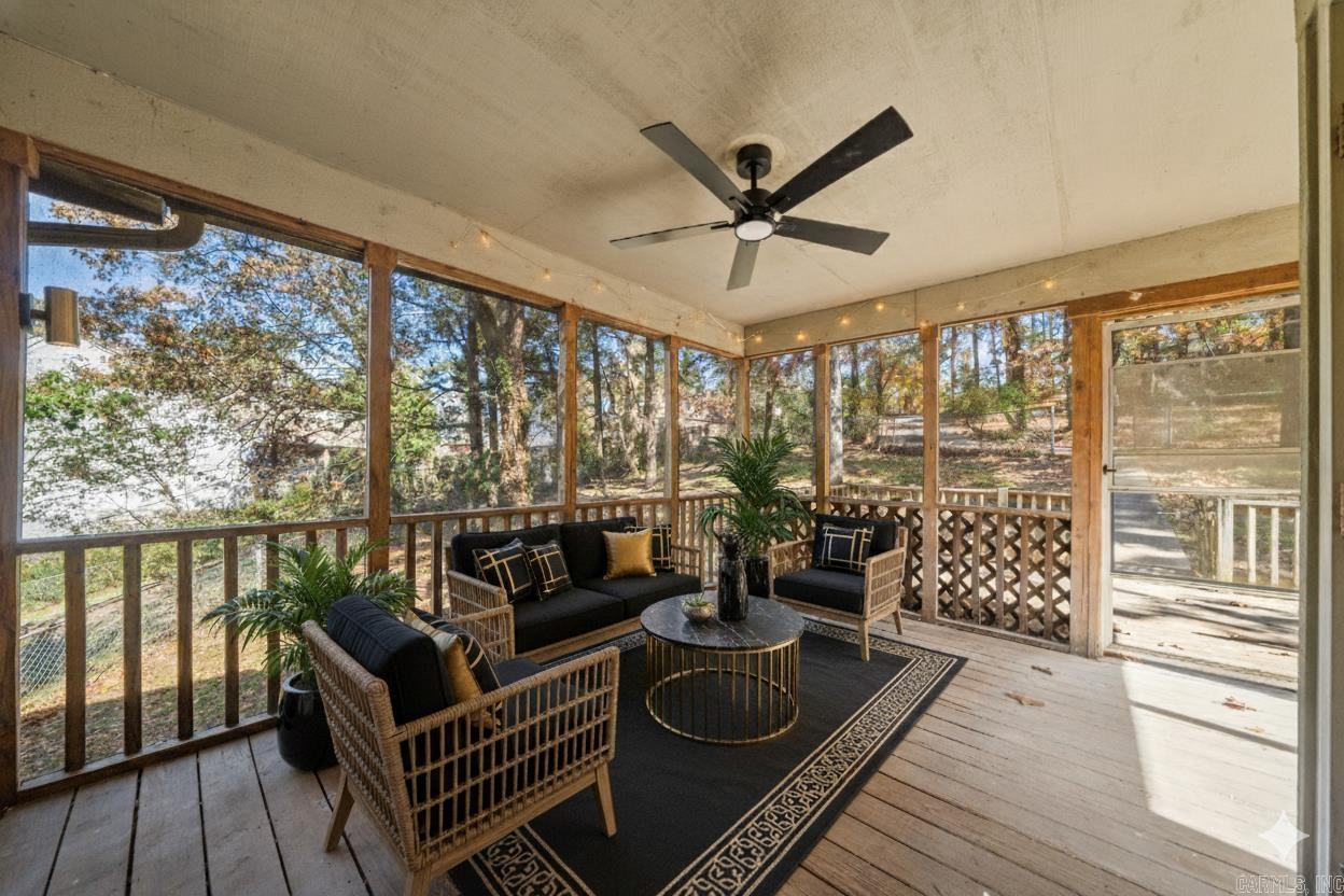 10 Castle Hill Court Little Rock, AR 72227