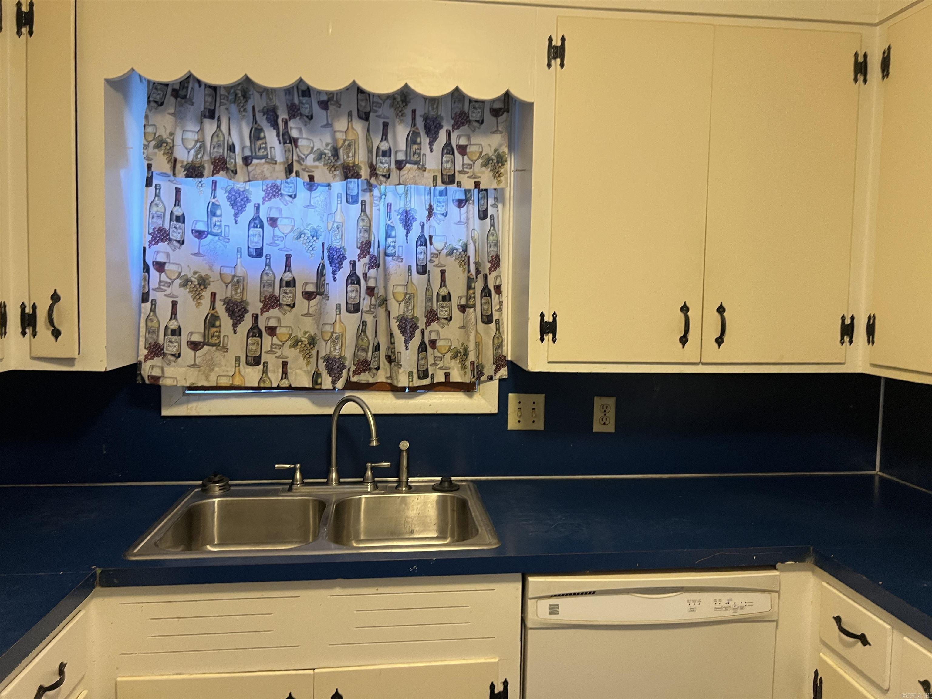 4008 S Holly  Pine Bluff, AR