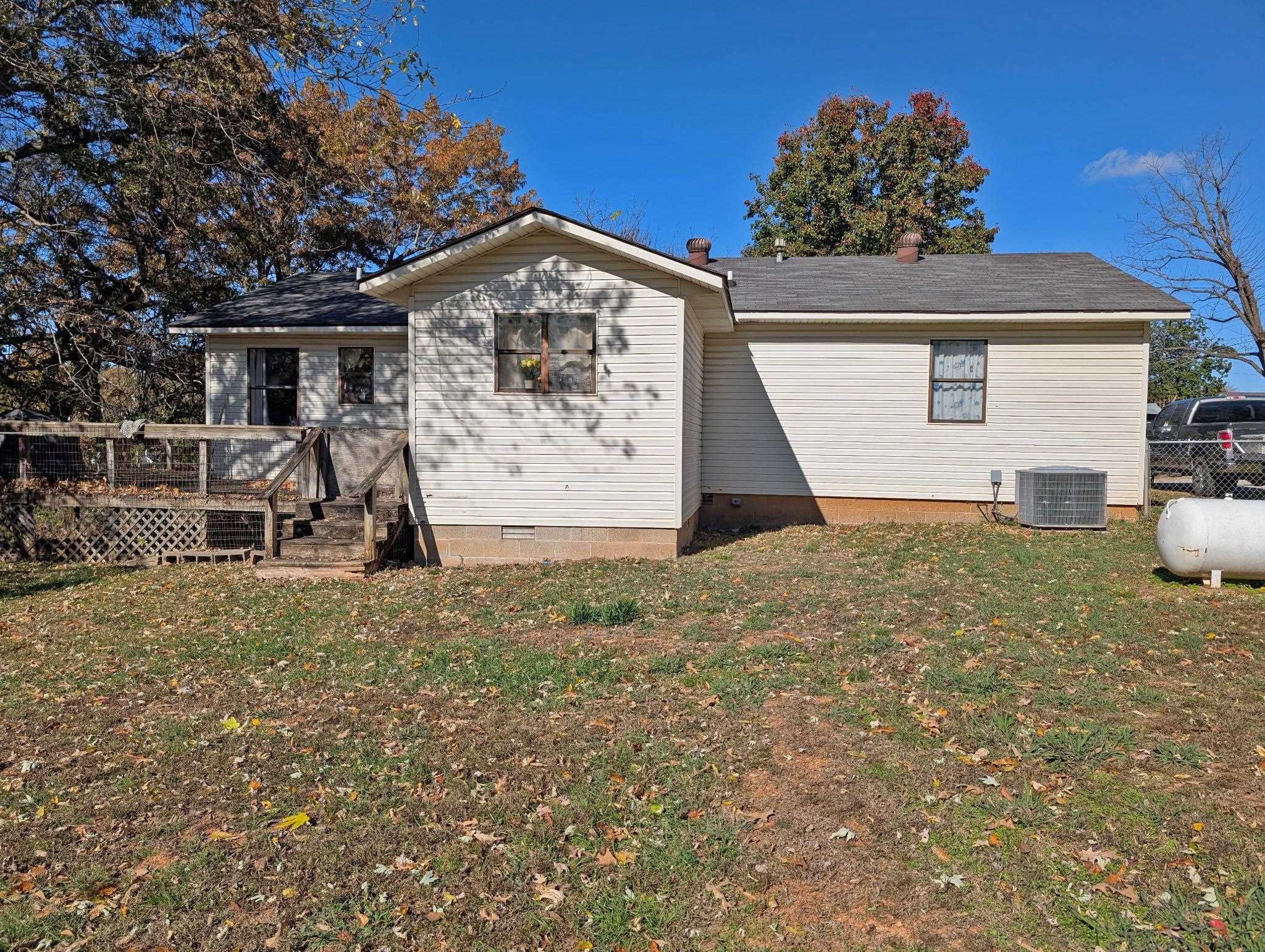 80 E South  Cushman, AR