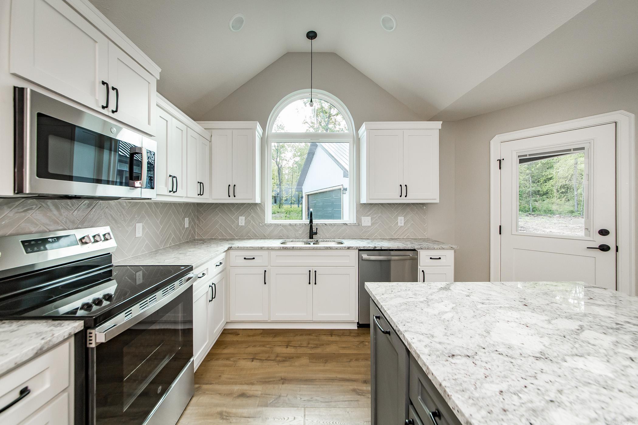 125 Red Fox Greers Ferry, AR 72067