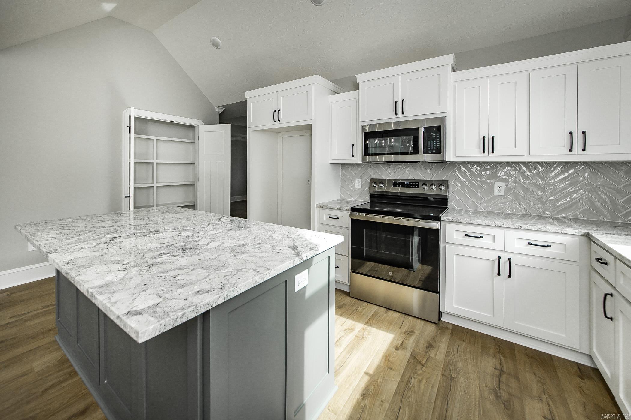 125 Red Fox Greers Ferry, AR 72067