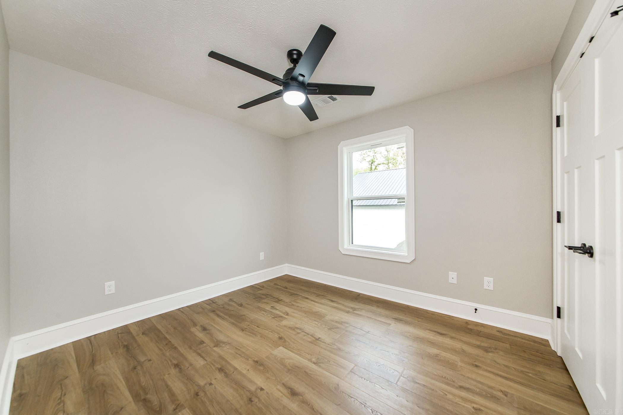 125 Red Fox Greers Ferry, AR 72067