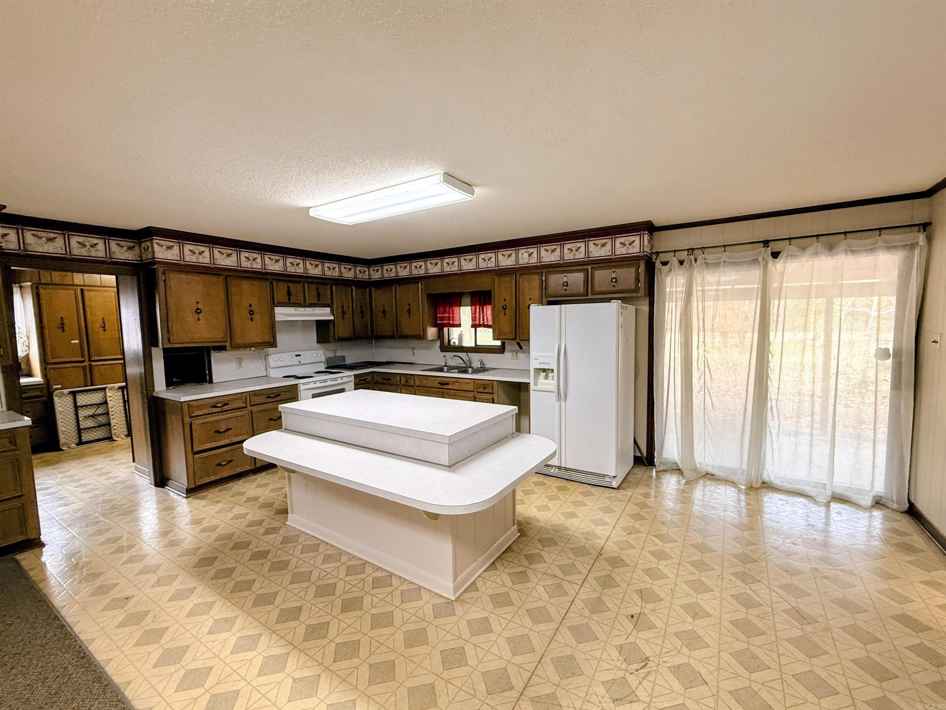 1250 Cash Rd.  Camden, AR