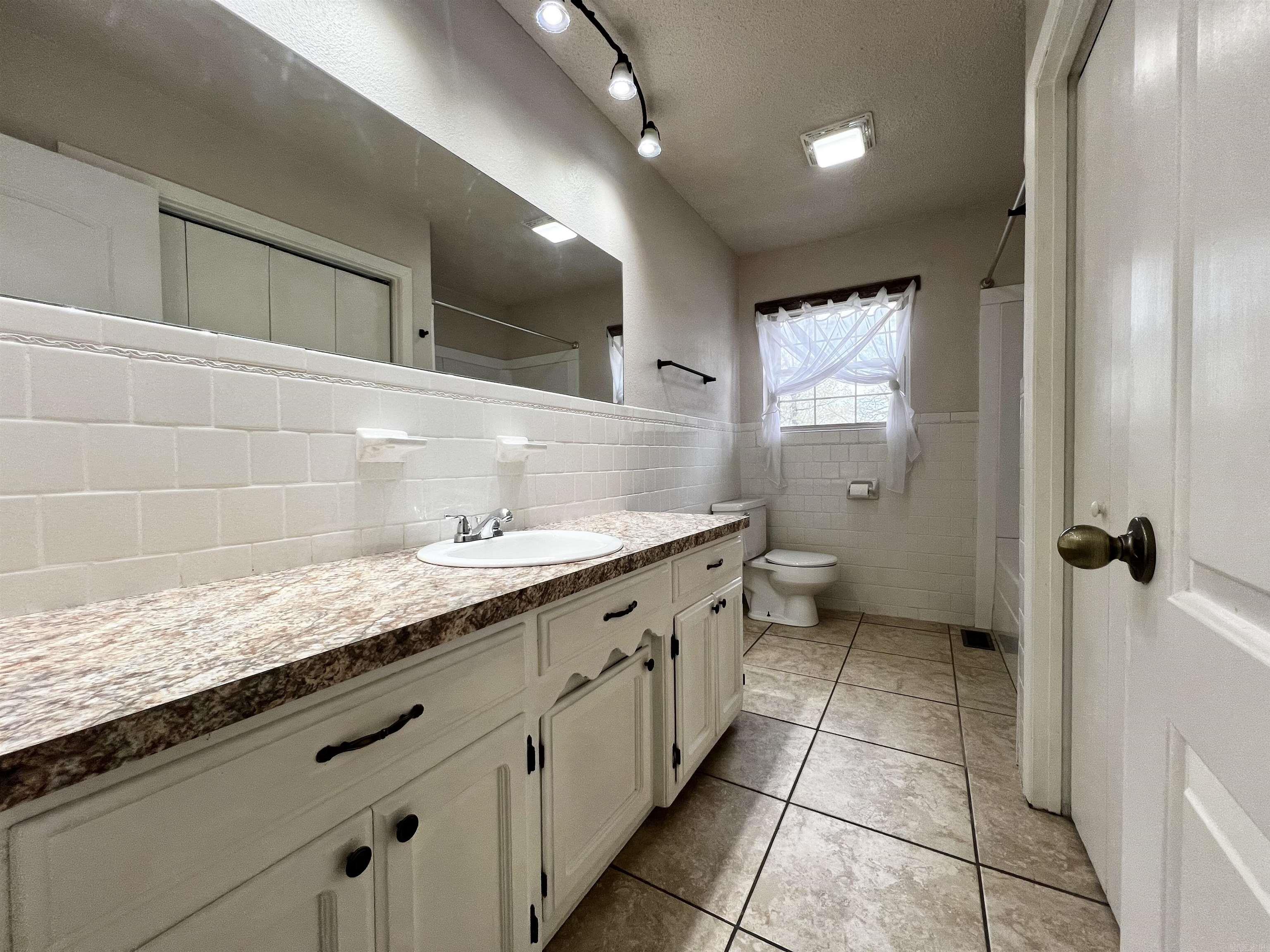 895 Marion Anderson  Hot Springs, AR